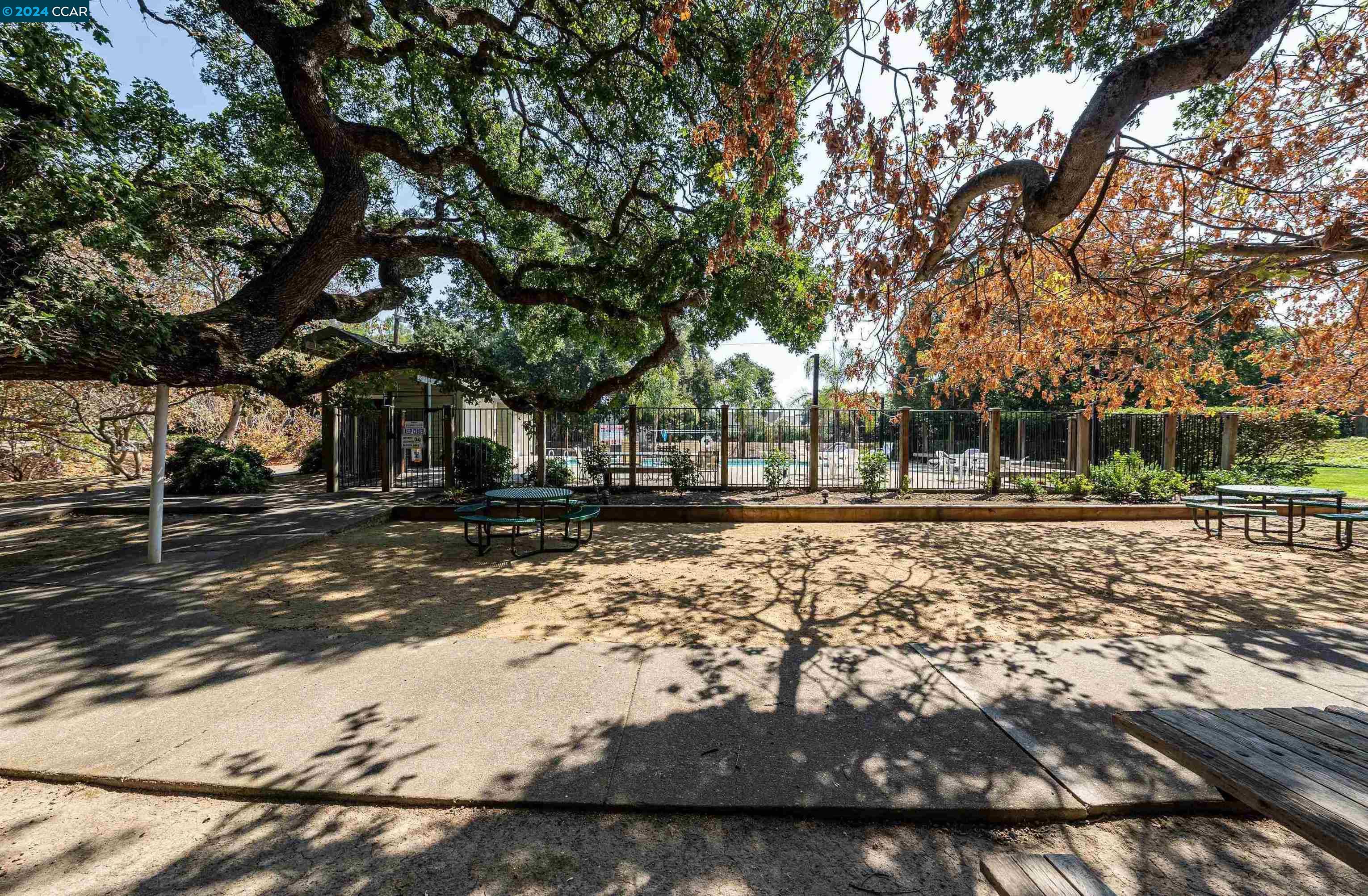 400 Suntree Ln # 404