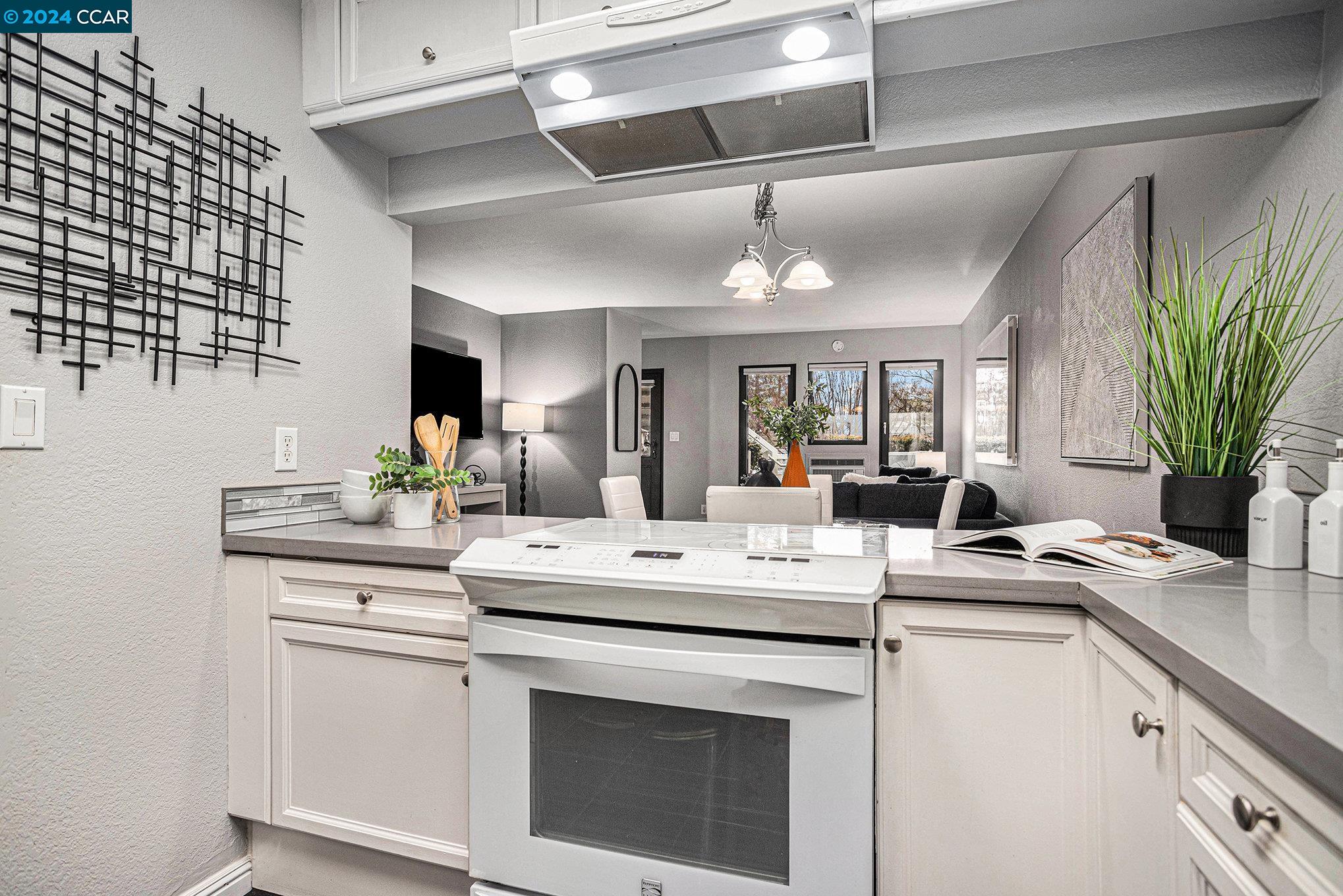 400 Suntree Ln # 404