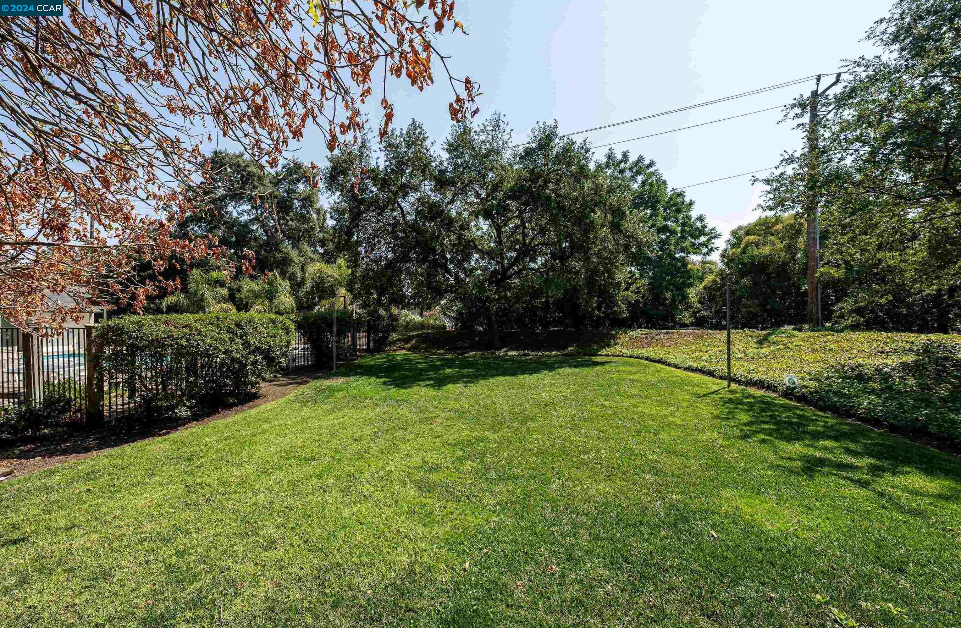 400 Suntree Ln # 404