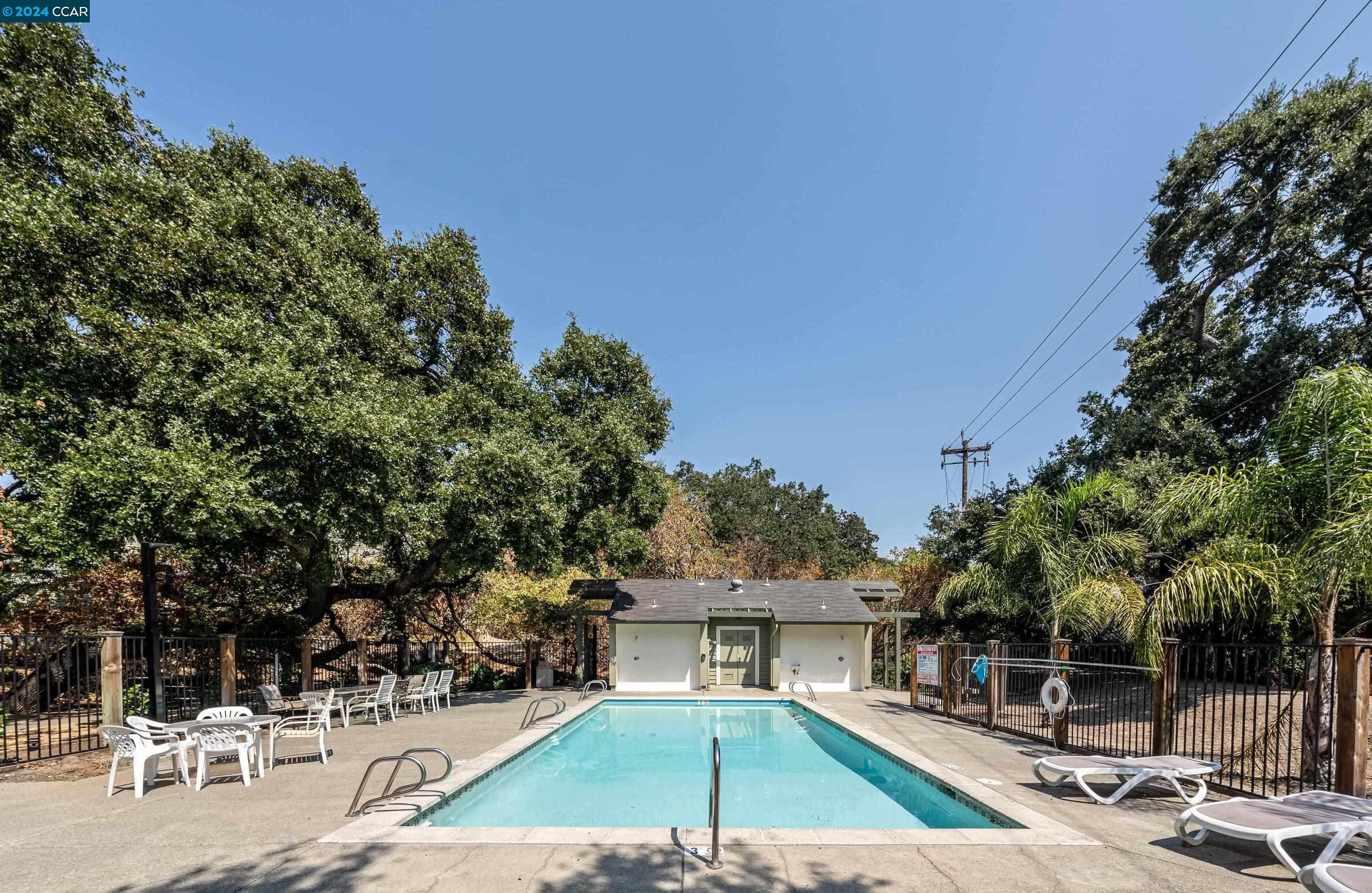 400 Suntree Ln # 404