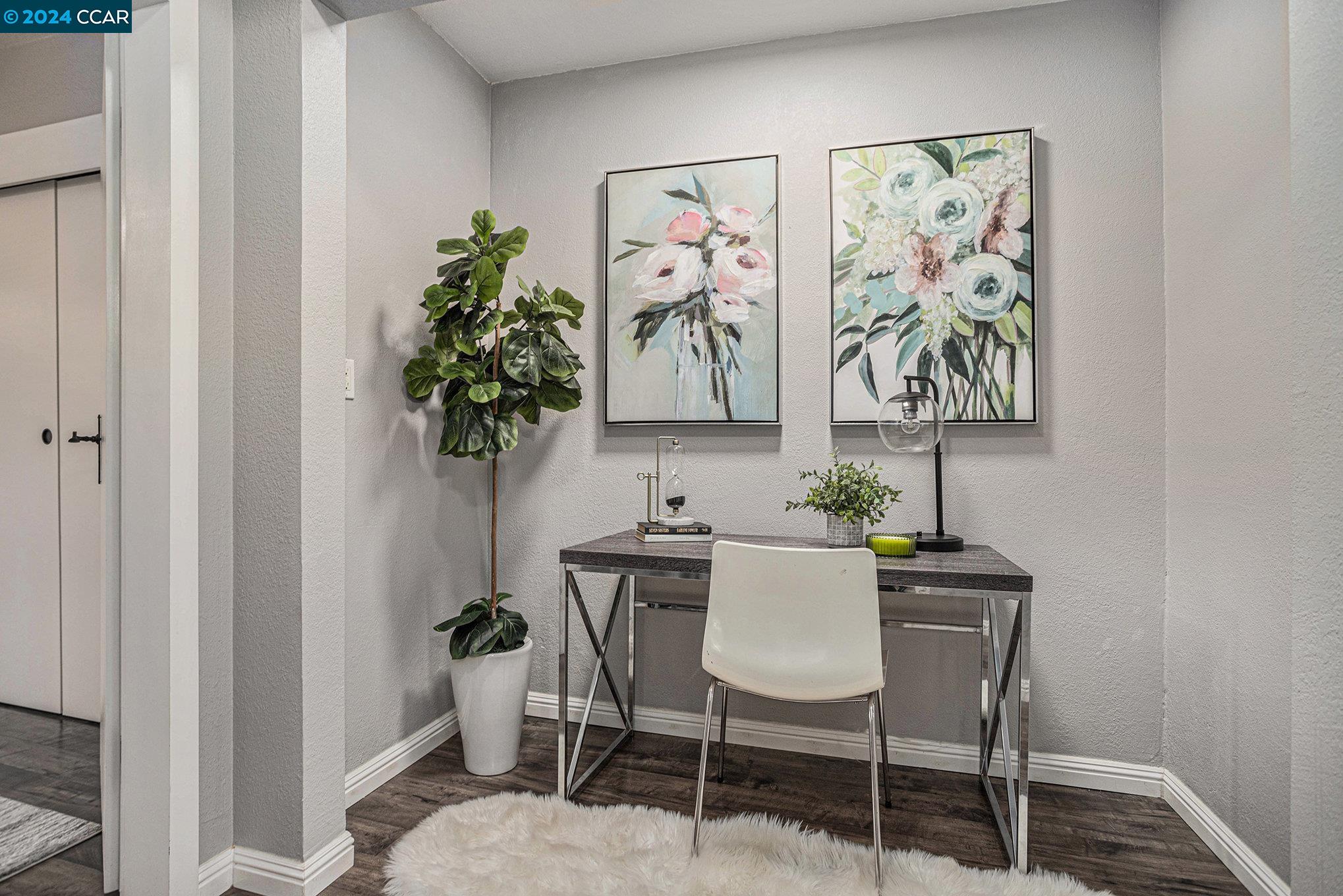 400 Suntree Ln # 404