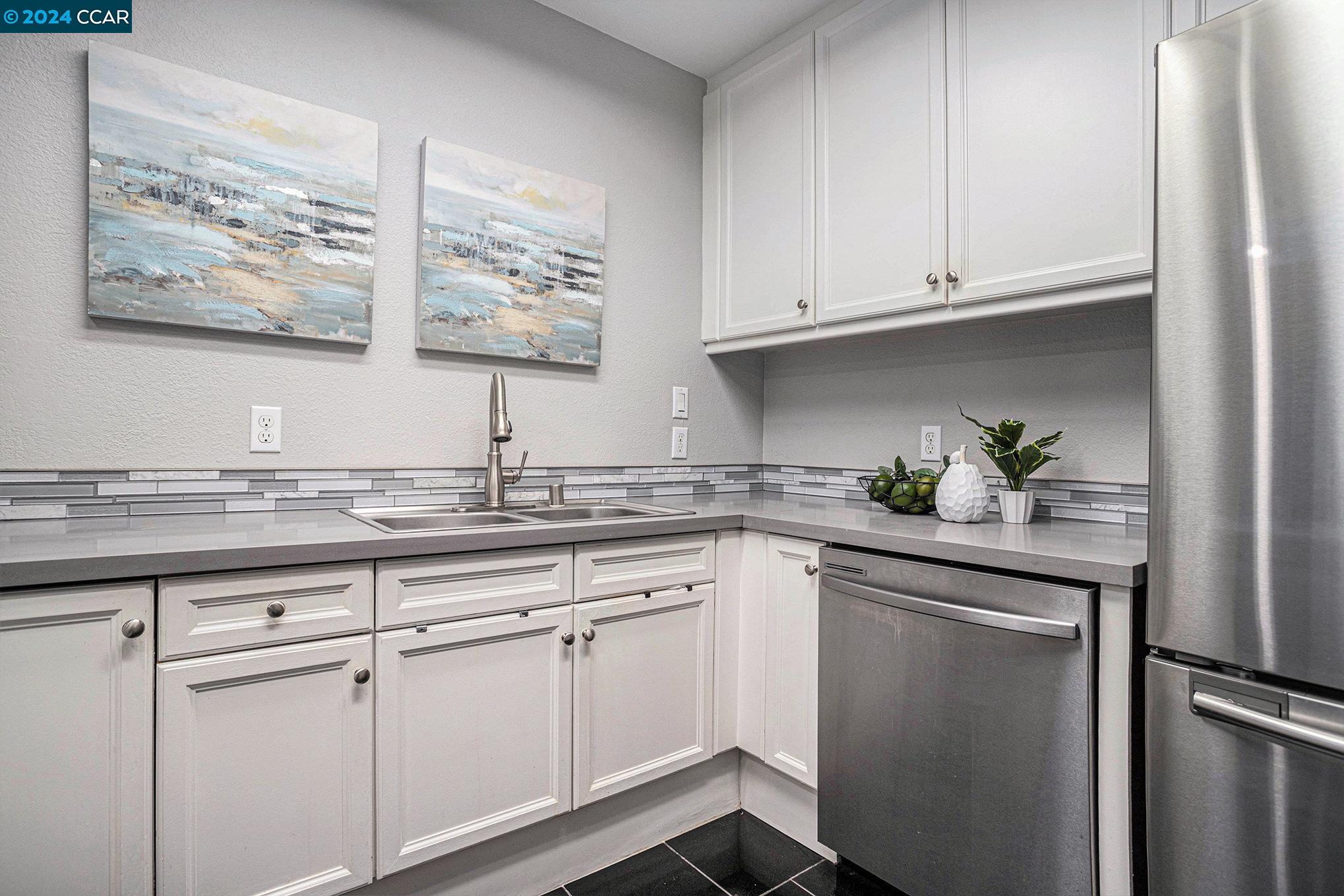 400 Suntree Ln # 404