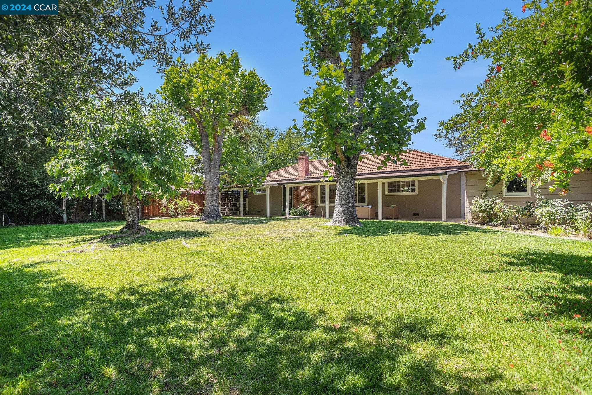 1324 Davis Ave
