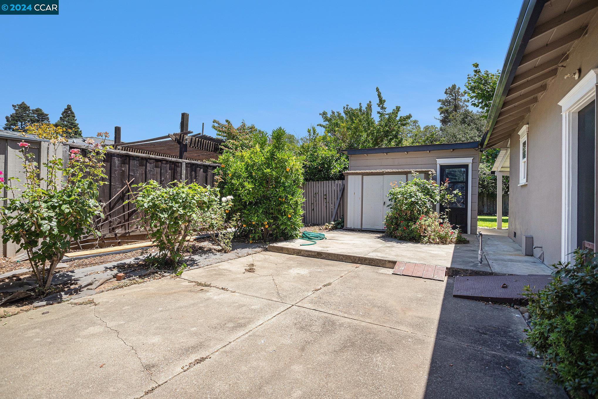 1324 Davis Ave