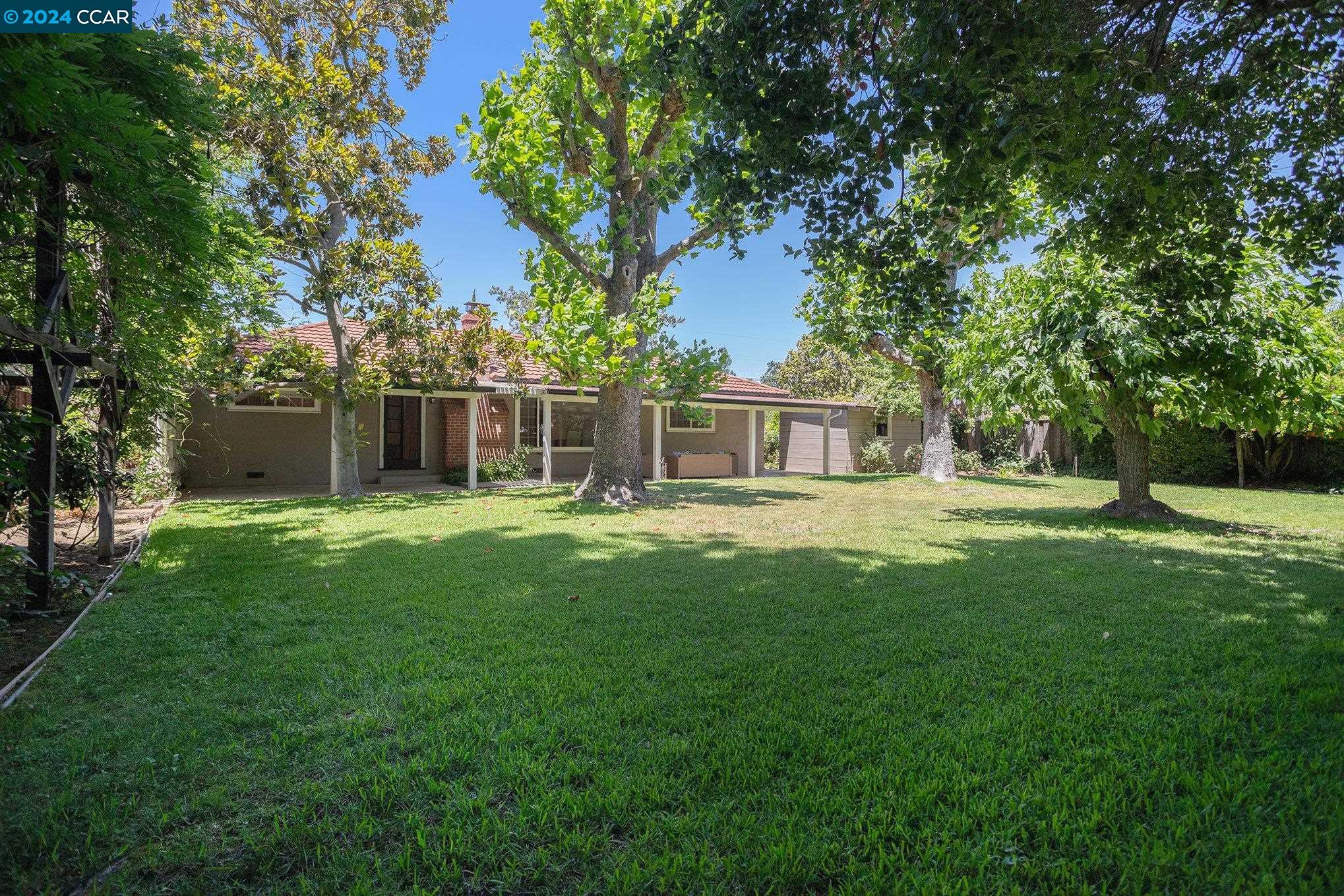 1324 Davis Ave