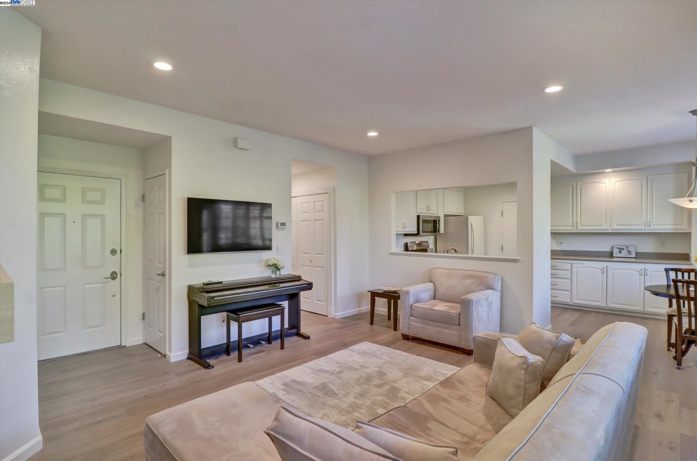 410 Canyon Woods Pl Unit: E