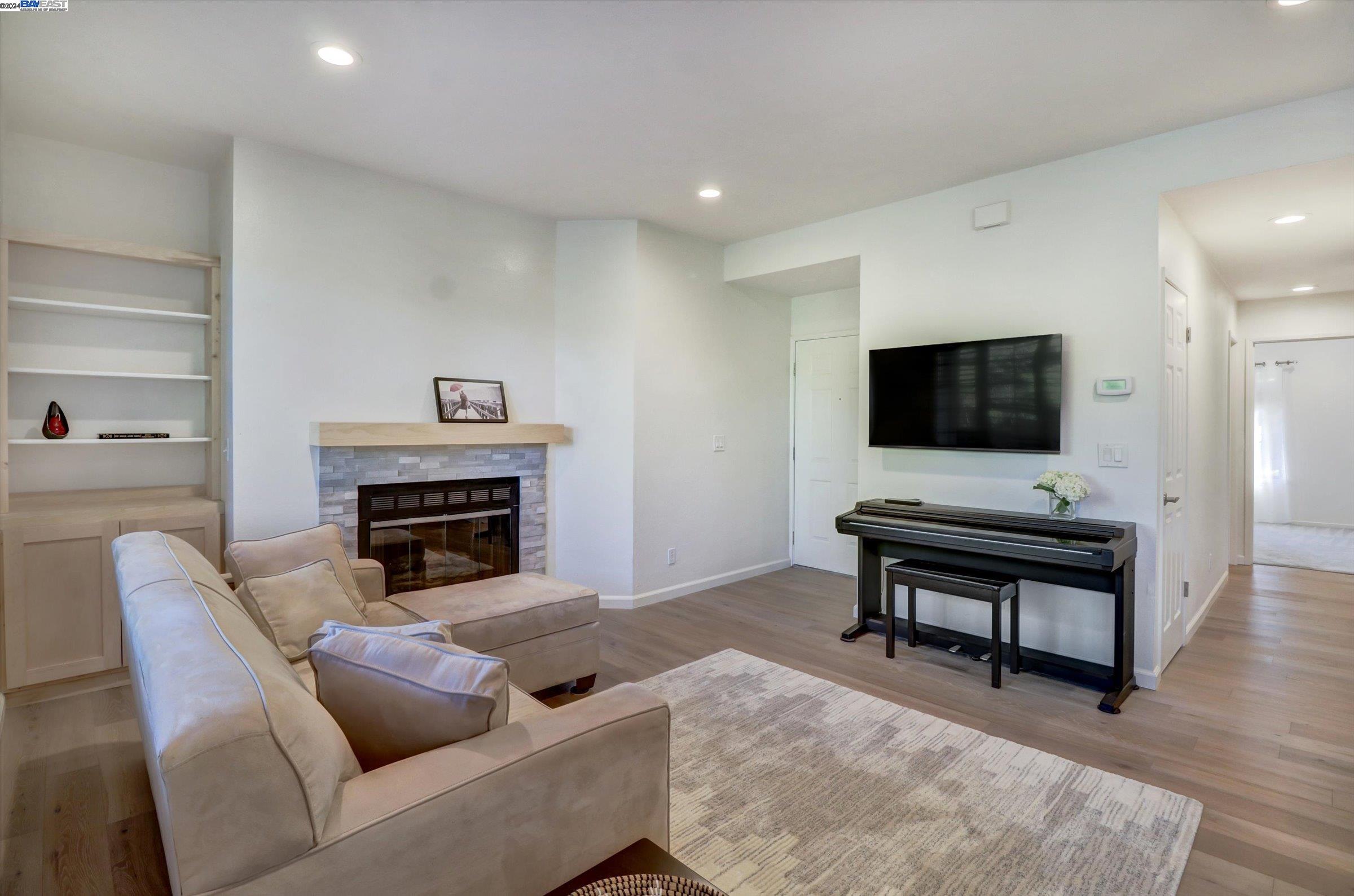 410 Canyon Woods Pl Unit: E