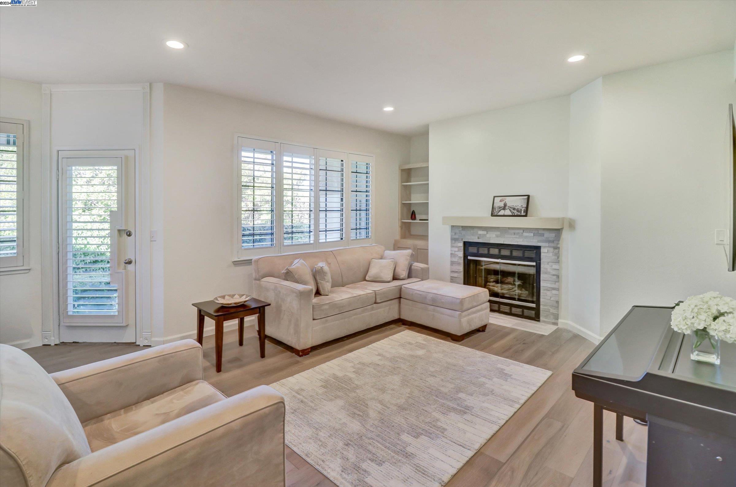 410 Canyon Woods Pl Unit: E