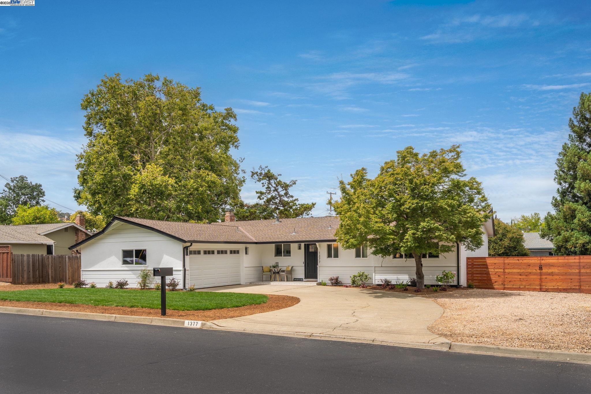 1377 El Camino Dr