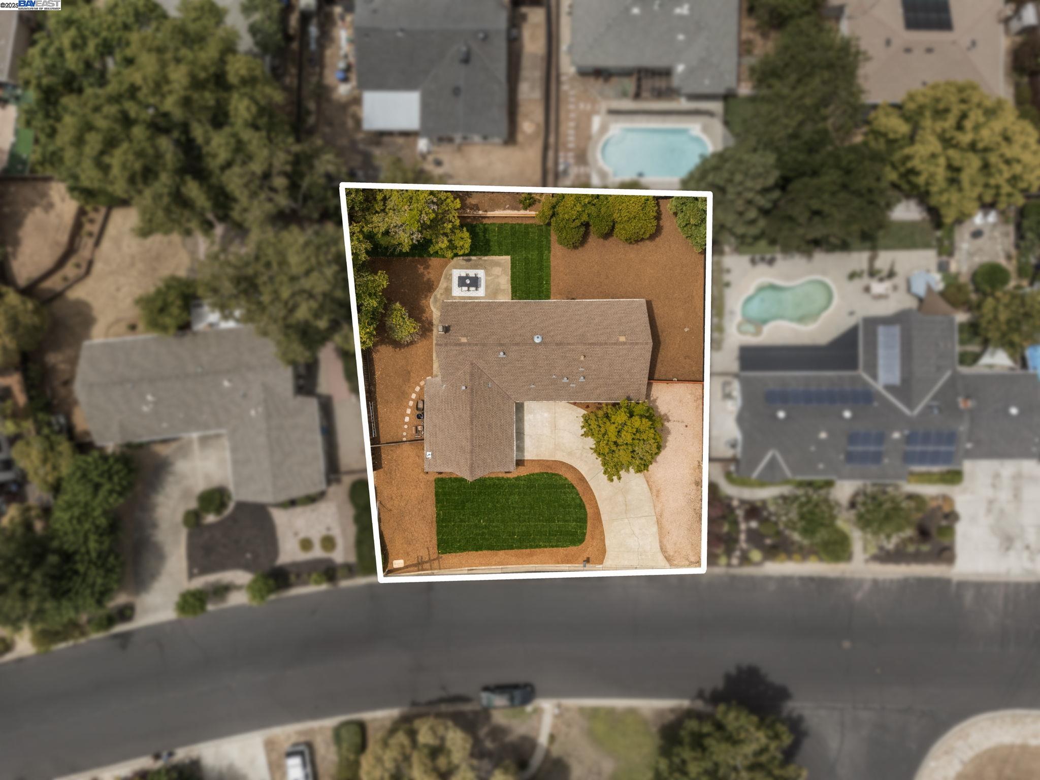 1377 El Camino Dr