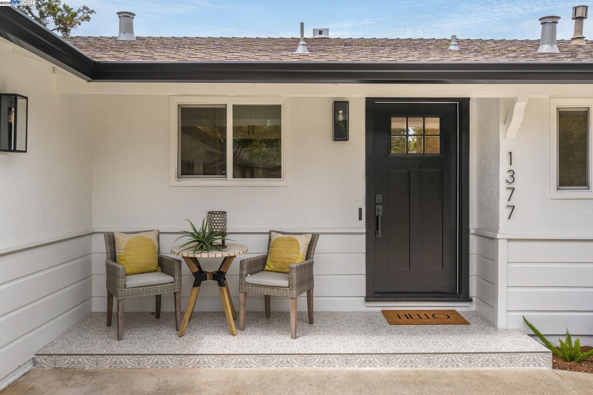 1377 El Camino Dr