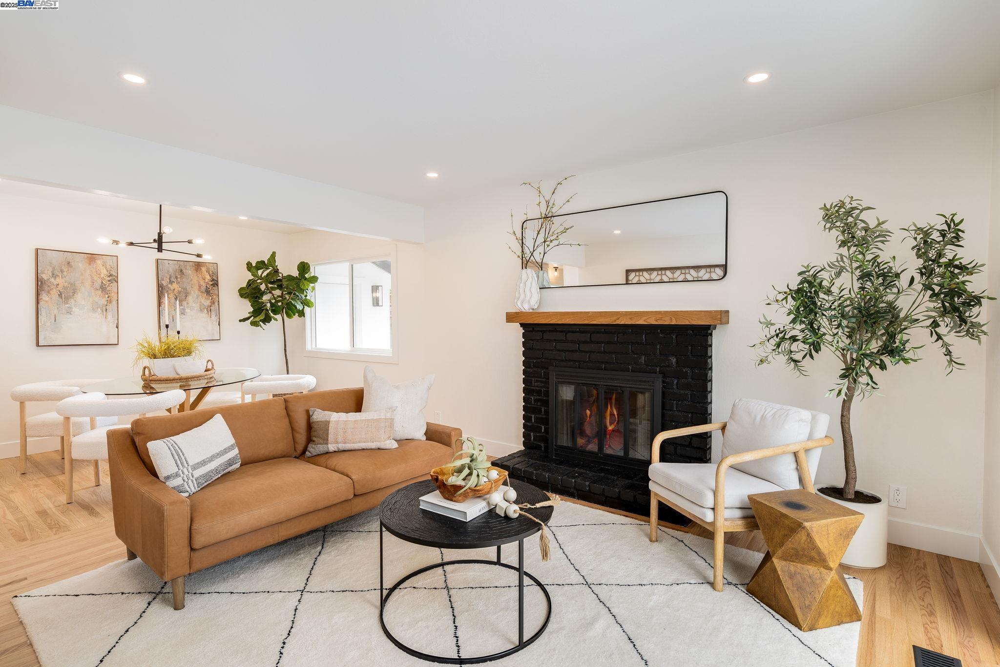 1377 El Camino Dr