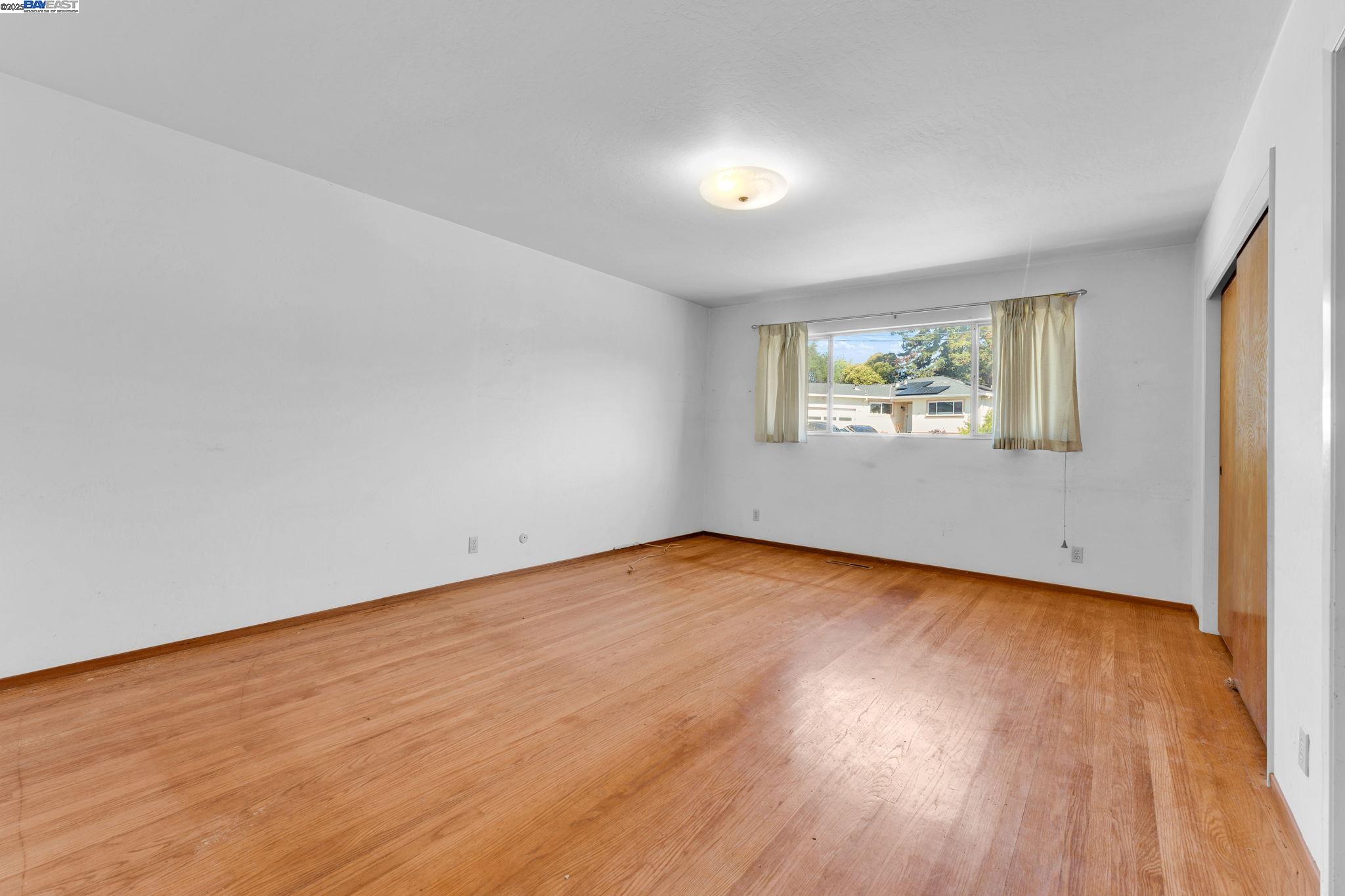 18545 Doris Ct