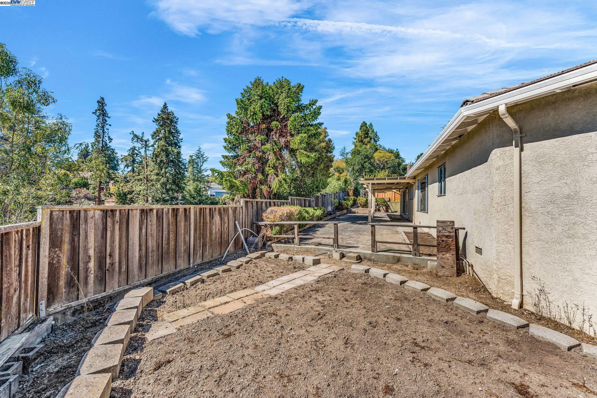 18545 Doris Ct