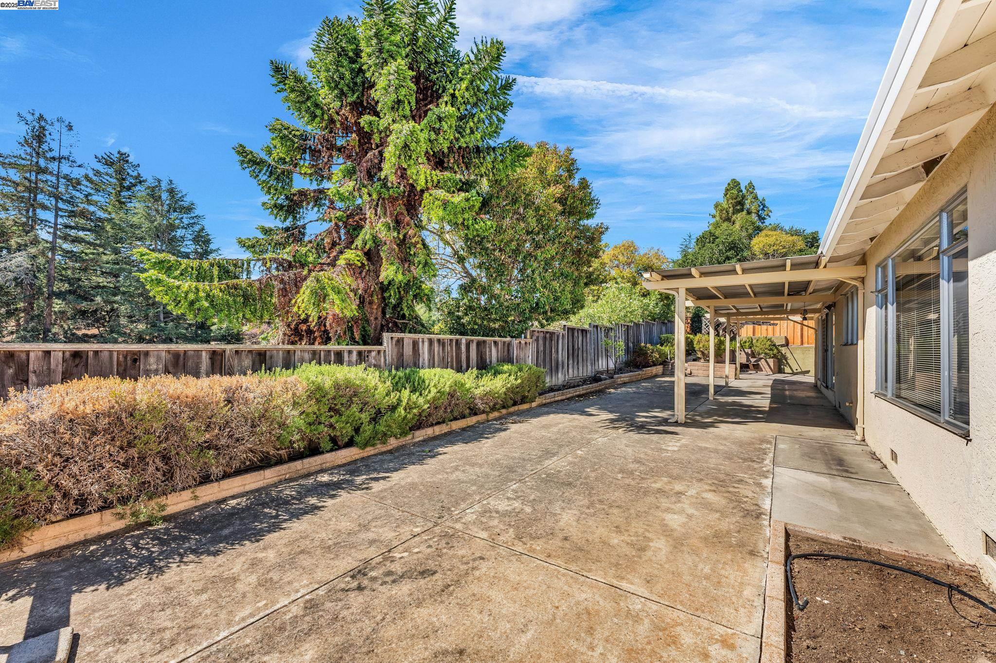 18545 Doris Ct