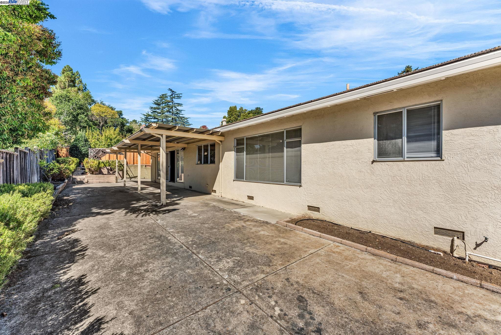 18545 Doris Ct