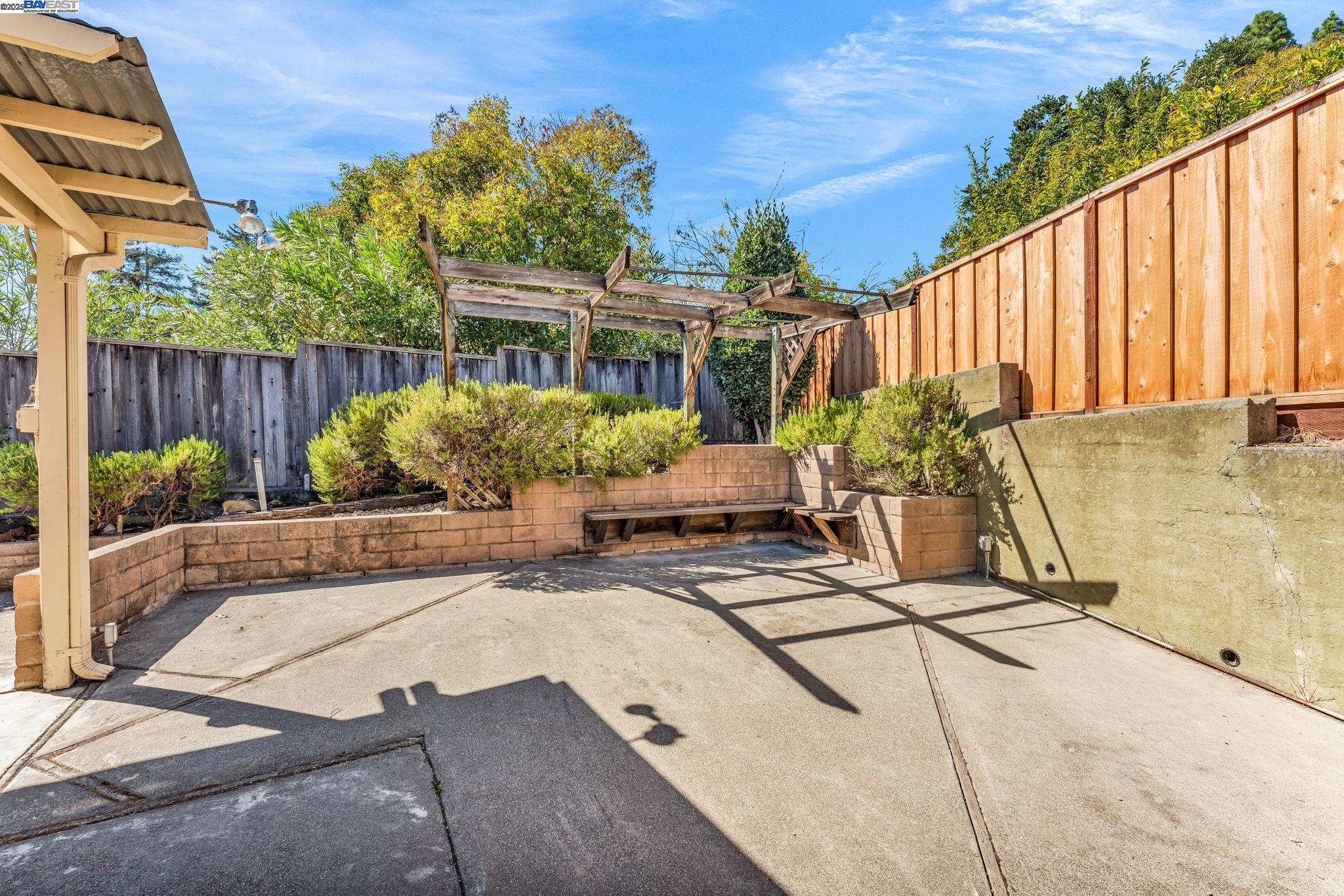18545 Doris Ct