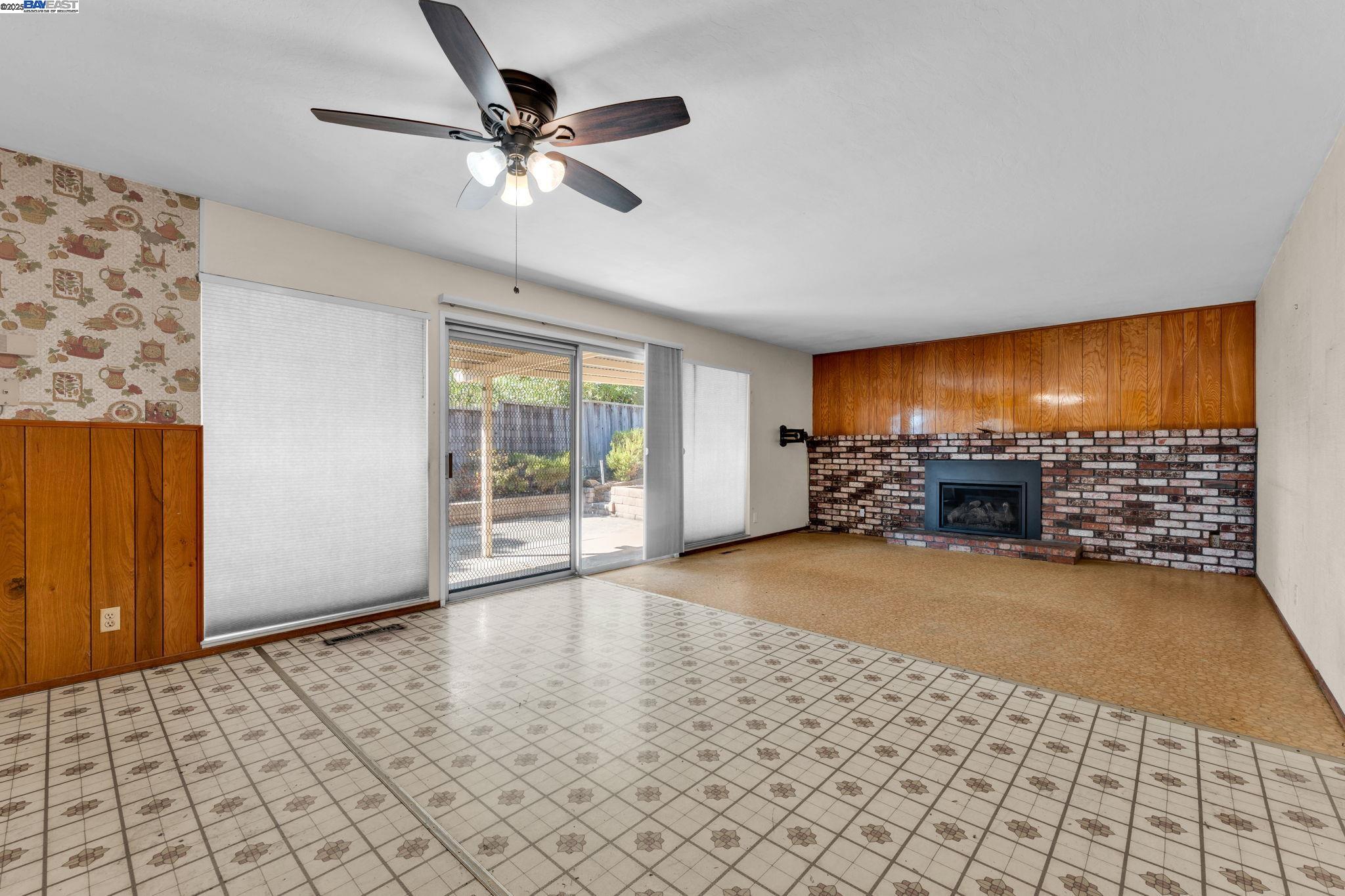 18545 Doris Ct