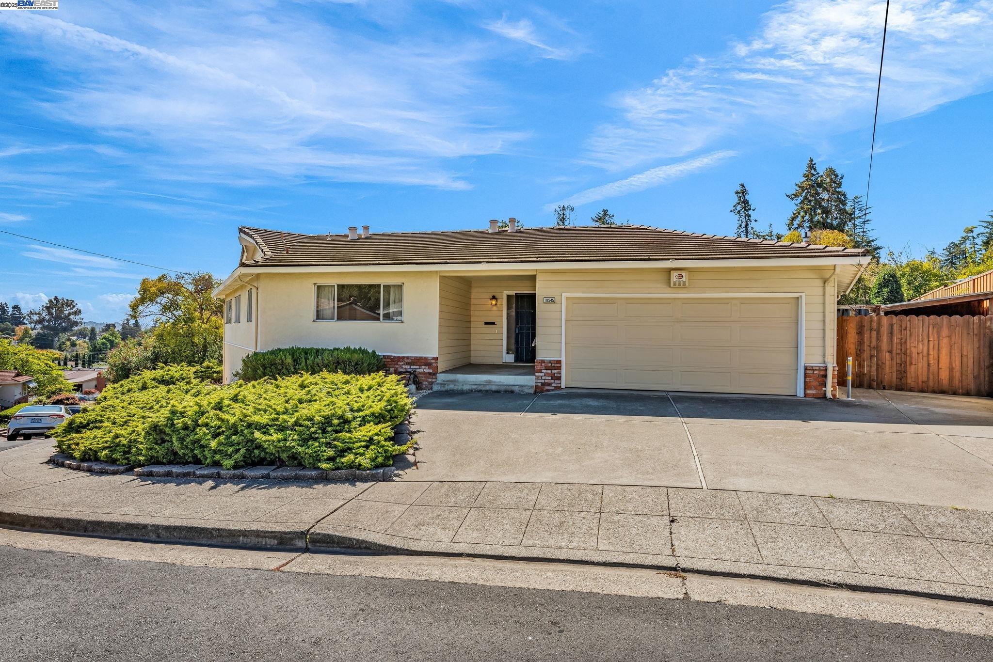 18545 Doris Ct