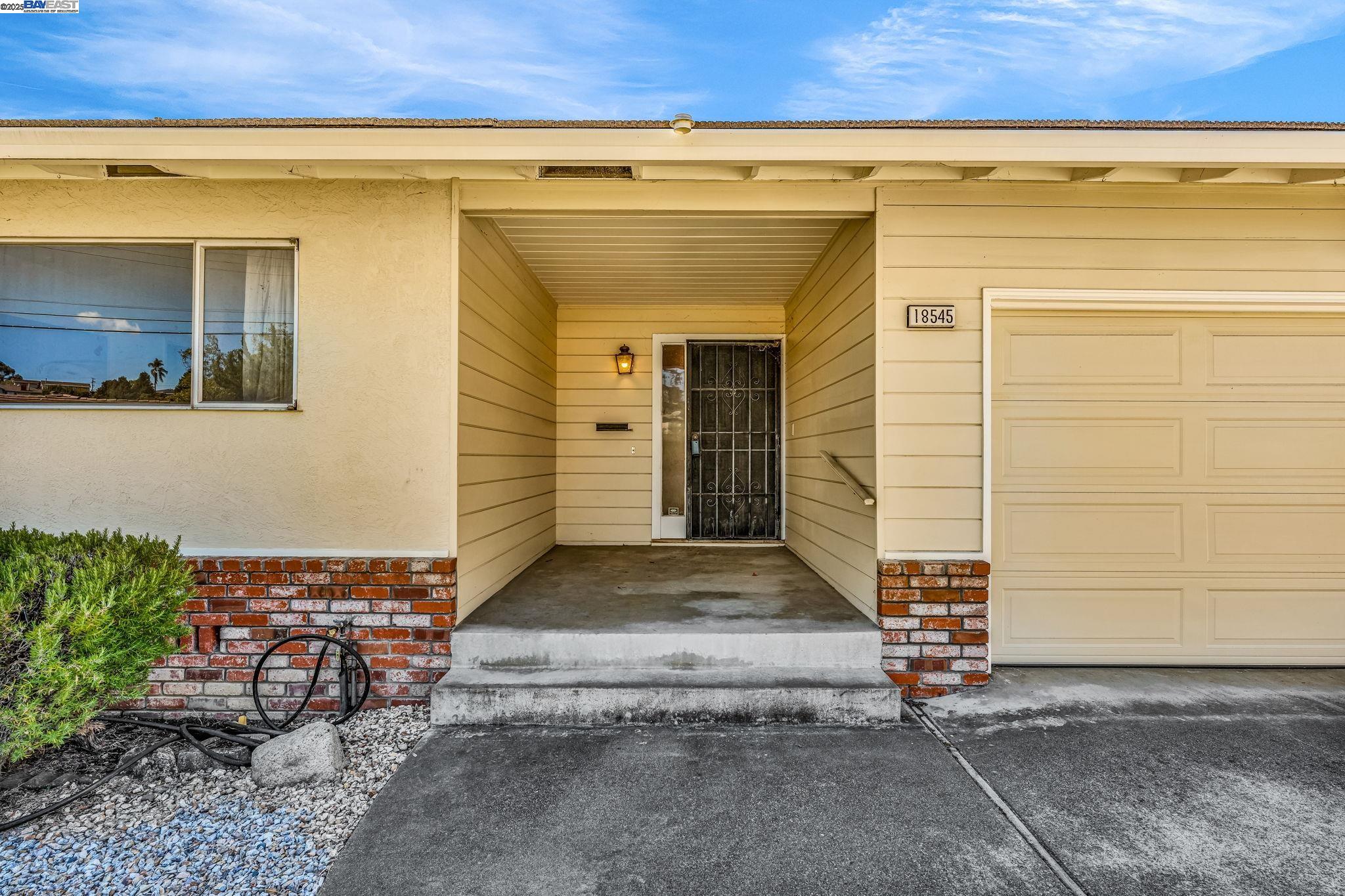 18545 Doris Ct