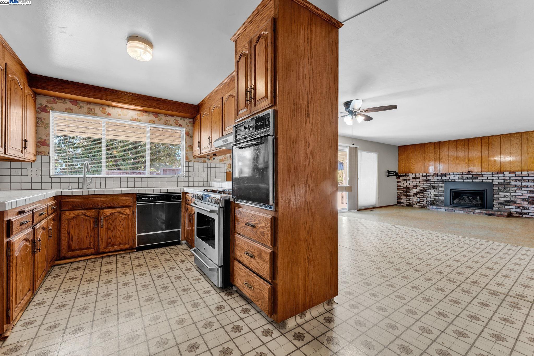 18545 Doris Ct