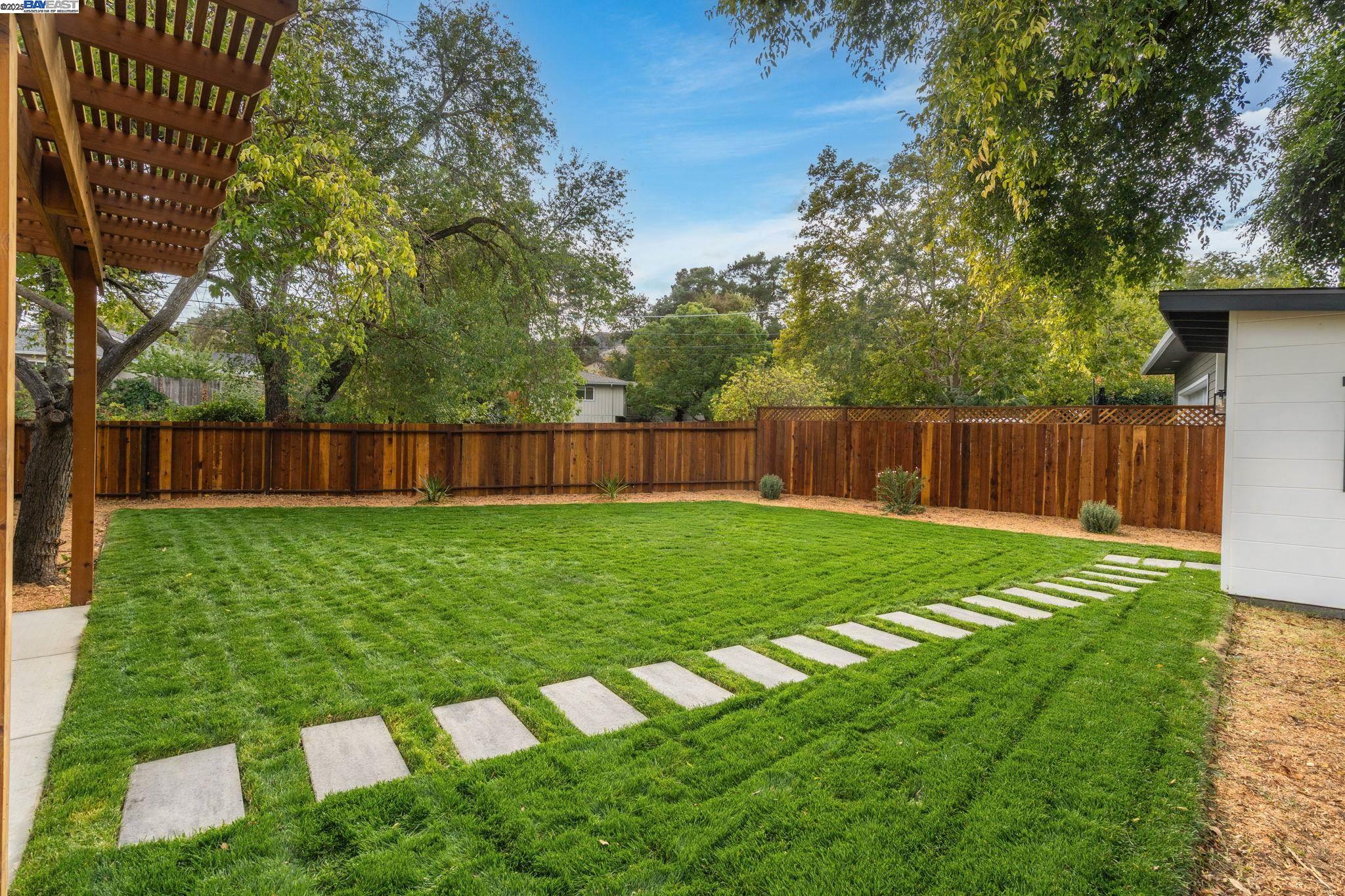 1425 Camino Verde