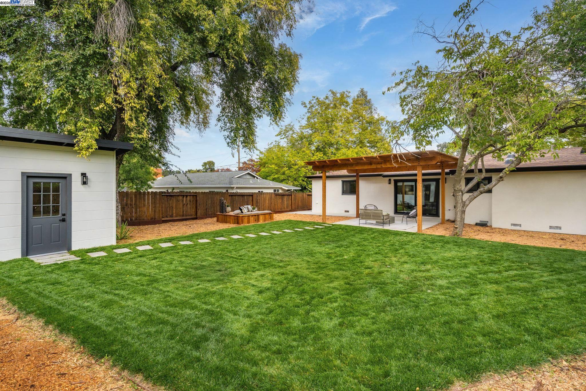 1425 Camino Verde