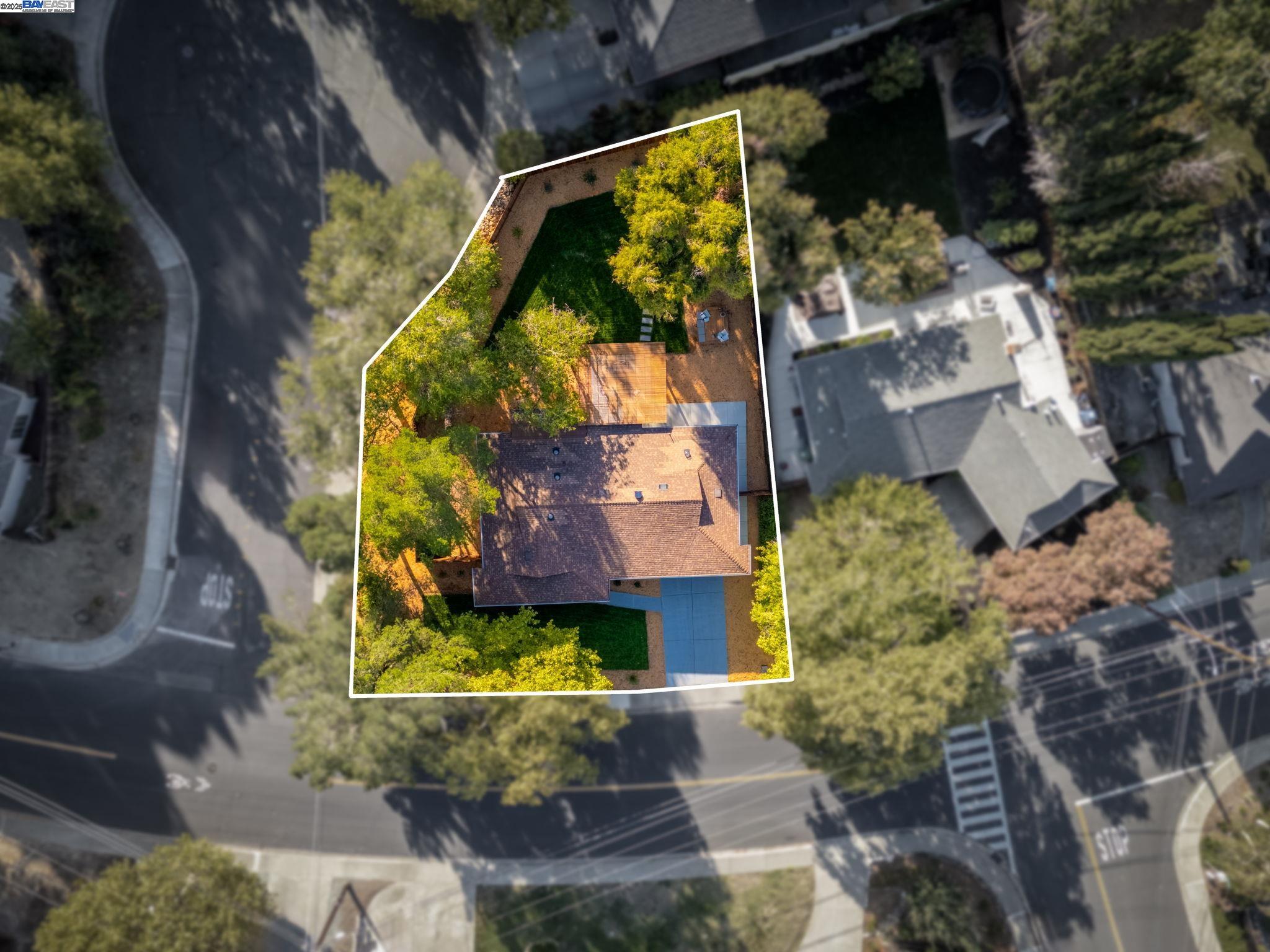 1425 Camino Verde