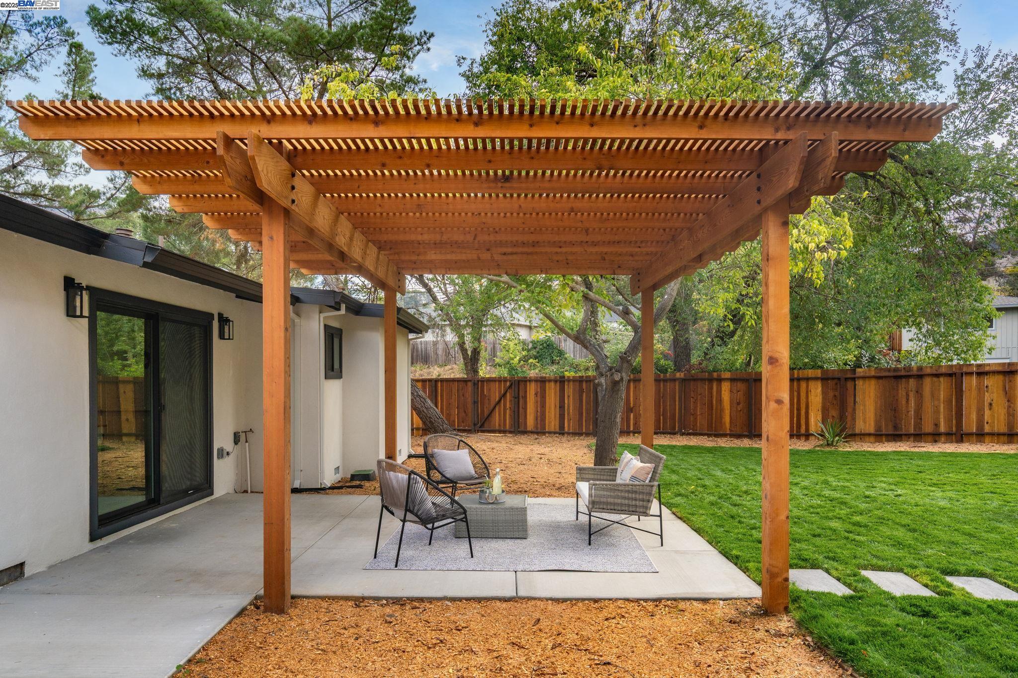 1425 Camino Verde