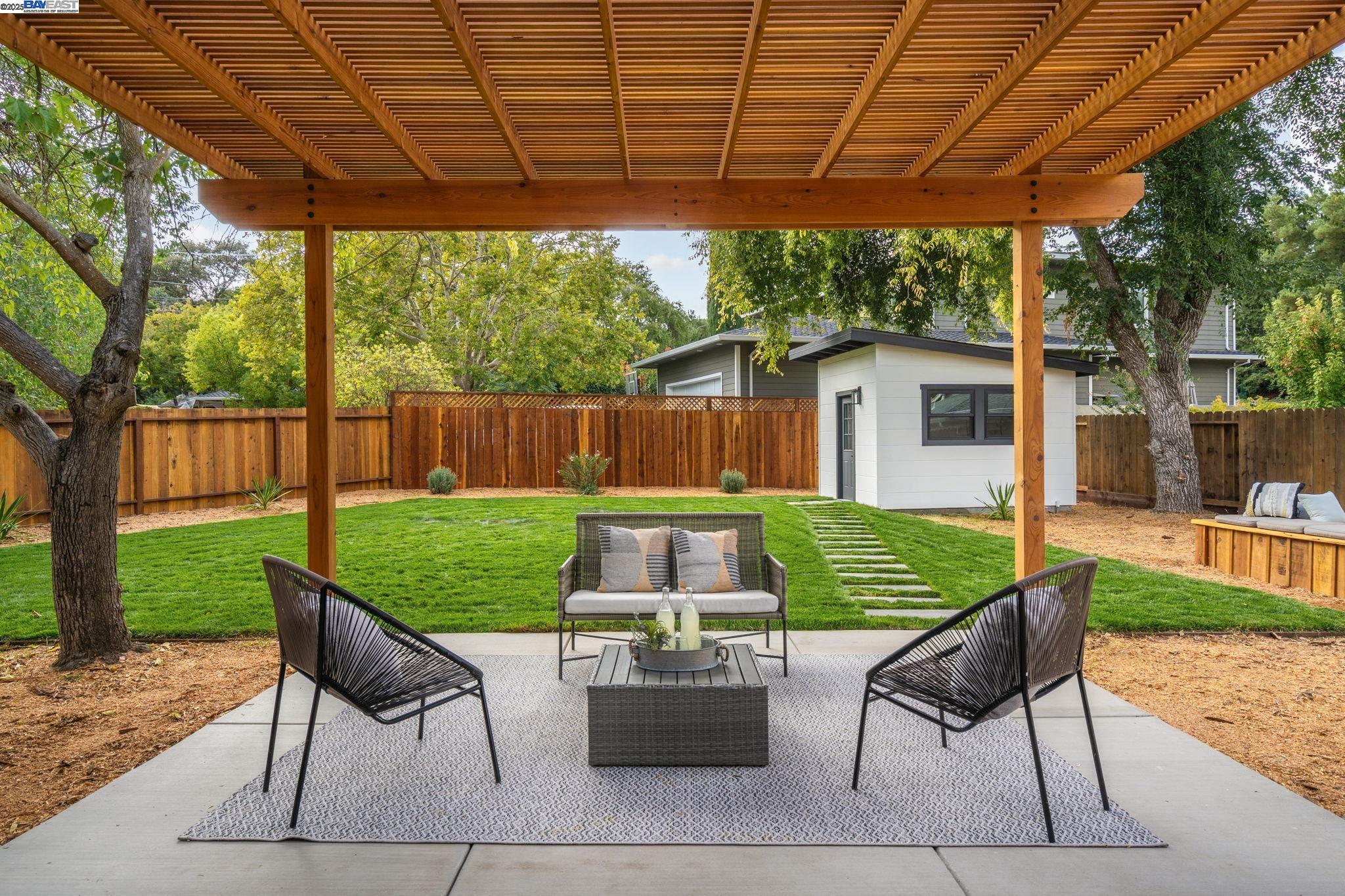 1425 Camino Verde