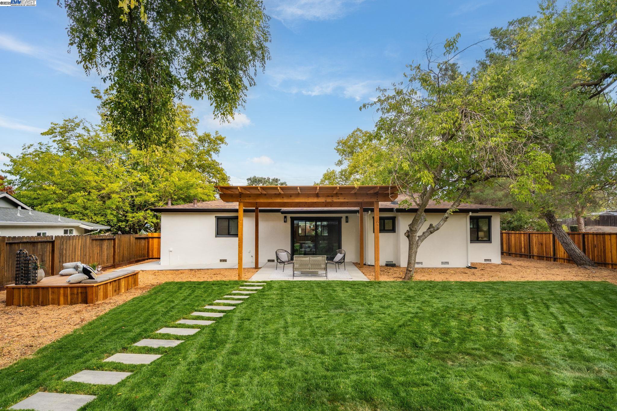 1425 Camino Verde