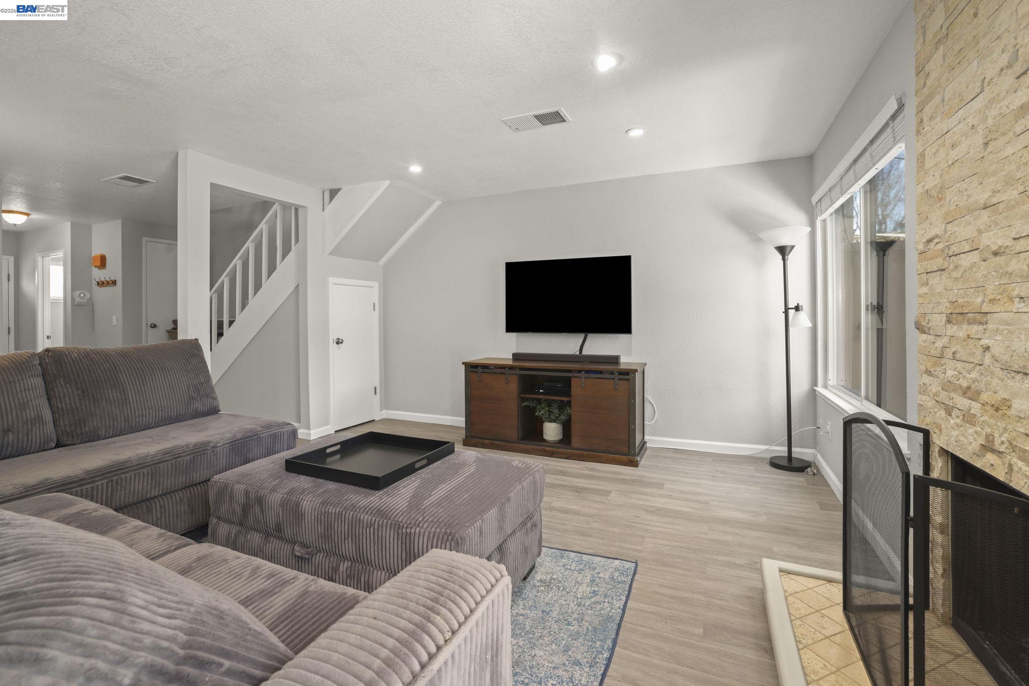 7584 Silvertree Ln # 13