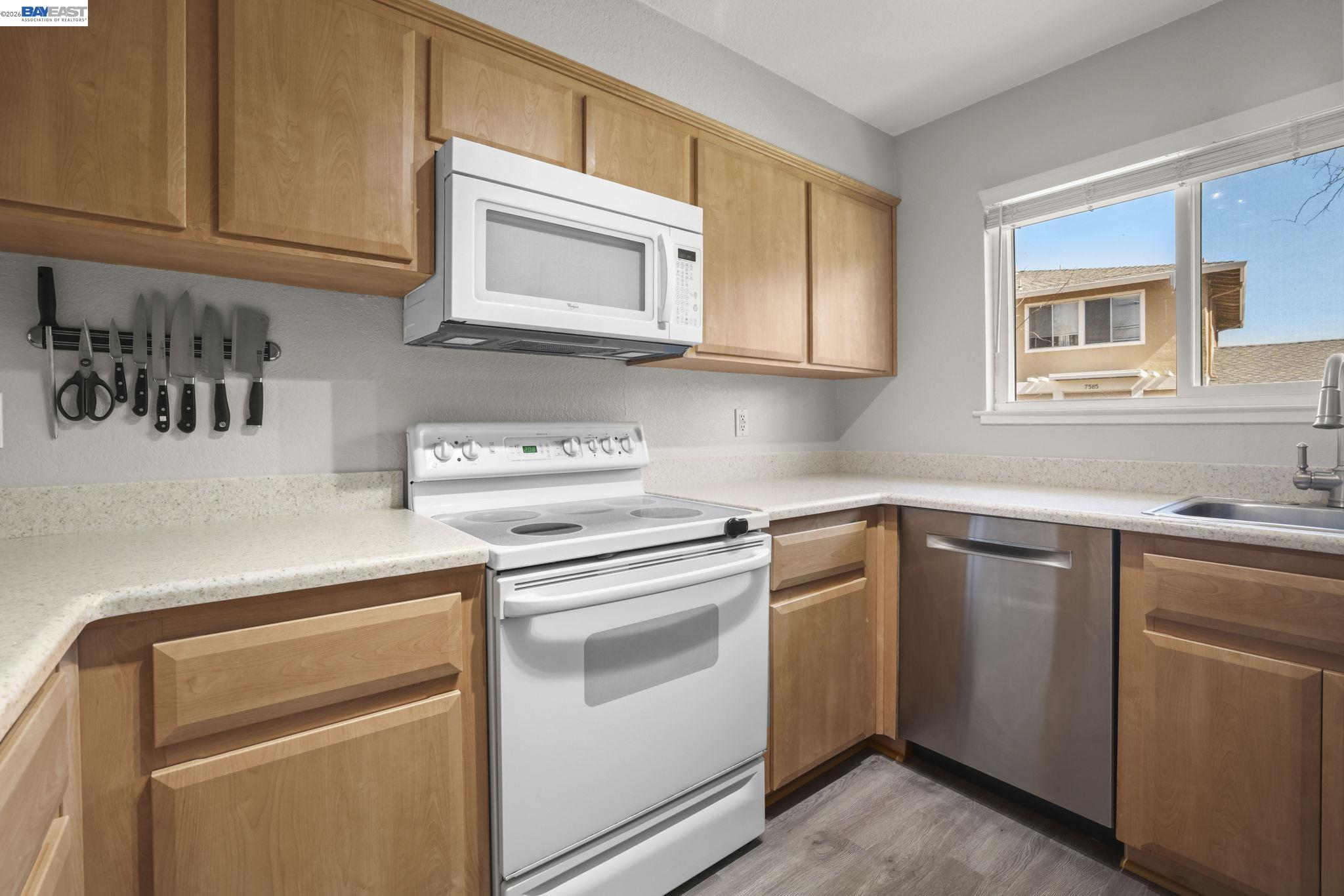 7584 Silvertree Ln # 13