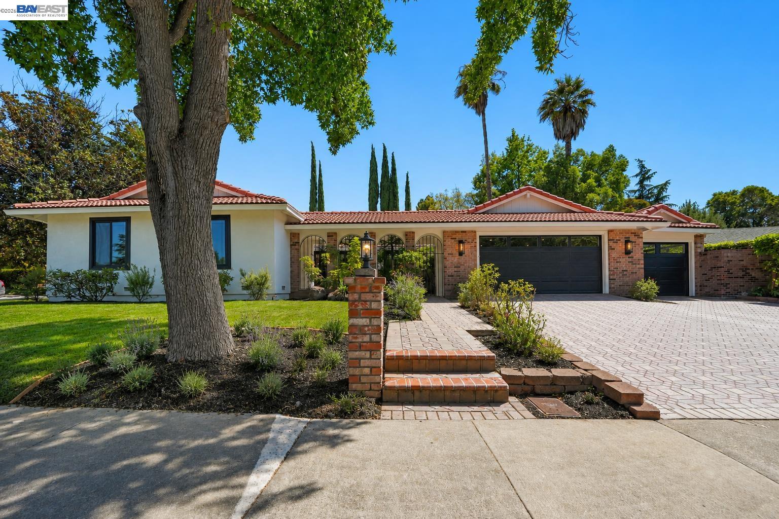 2883 Bowling Green Dr
