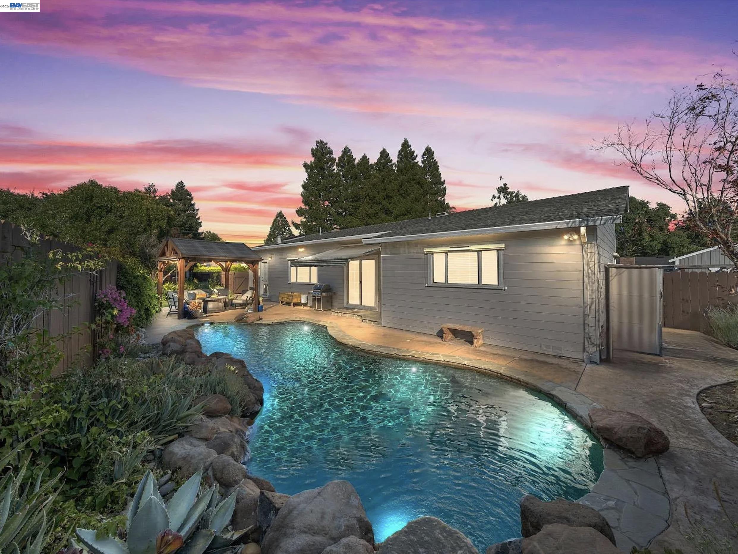 1949 Hollis Ct