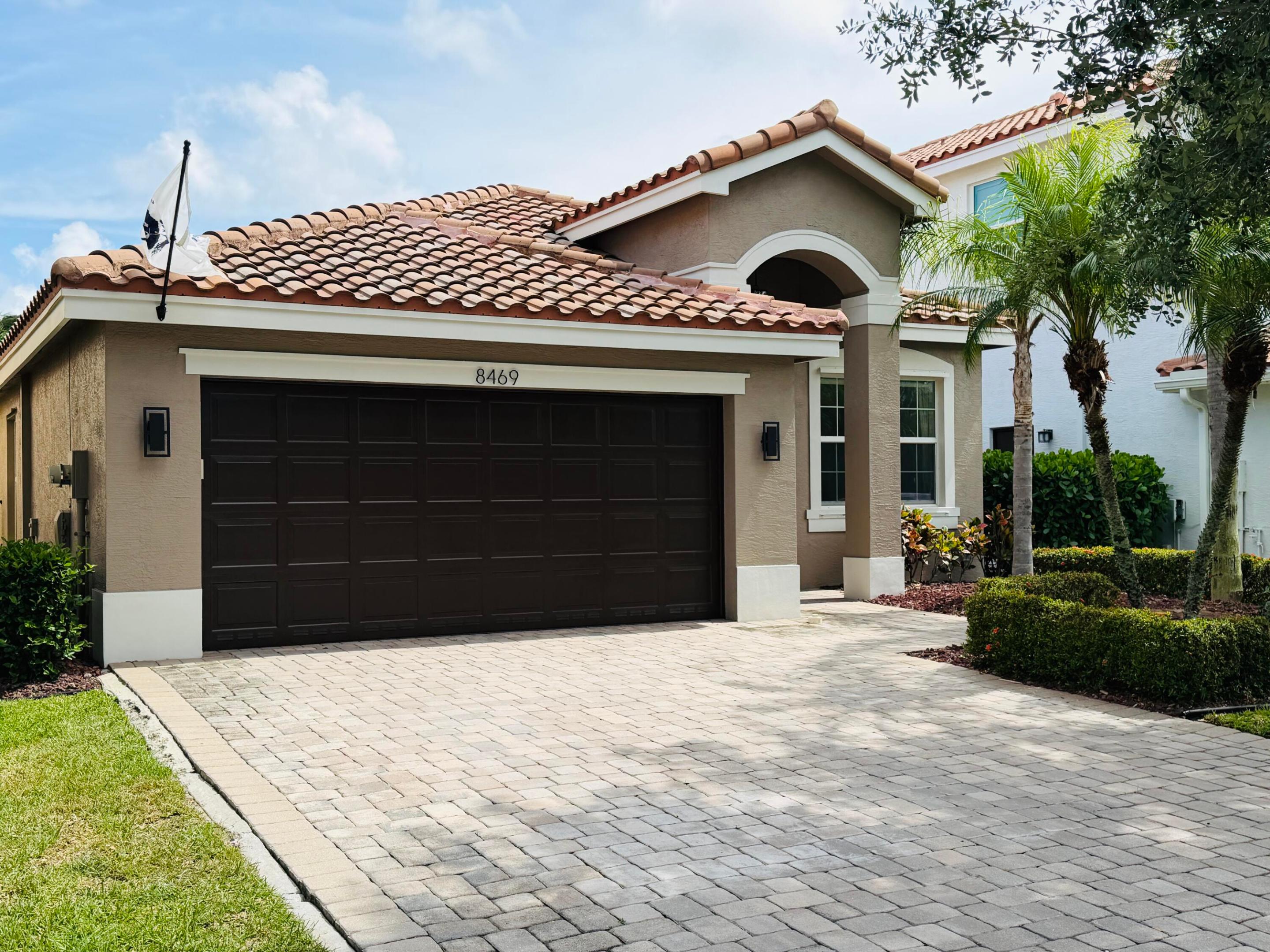 8469 Calabria Lakes Drive