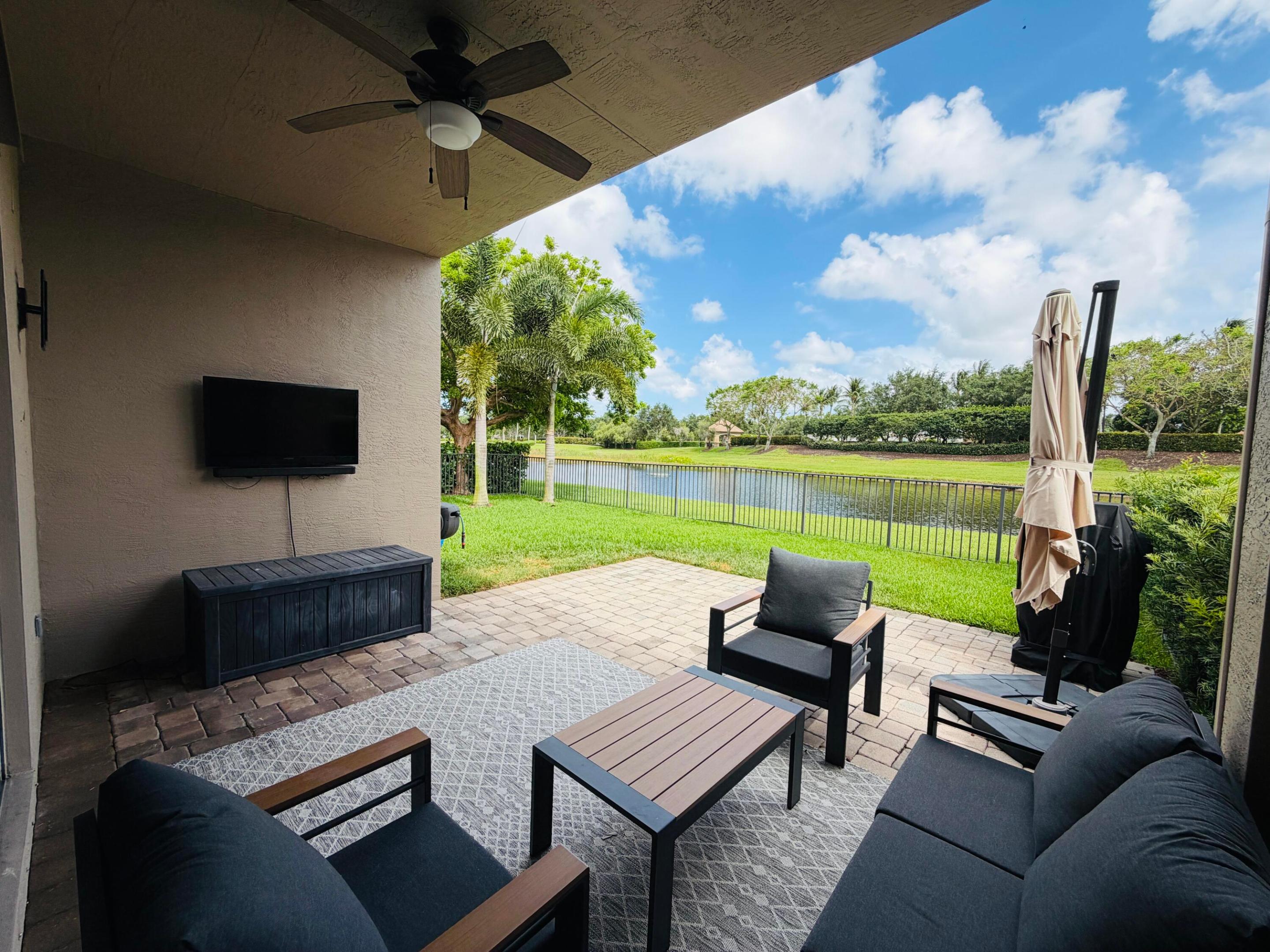 8469 Calabria Lakes Drive
