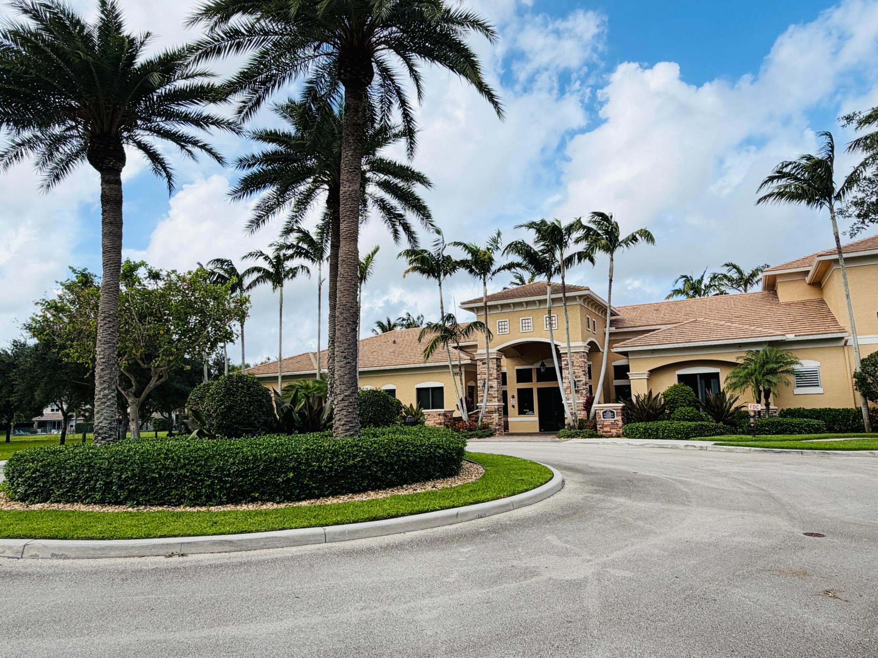 8469 Calabria Lakes Drive