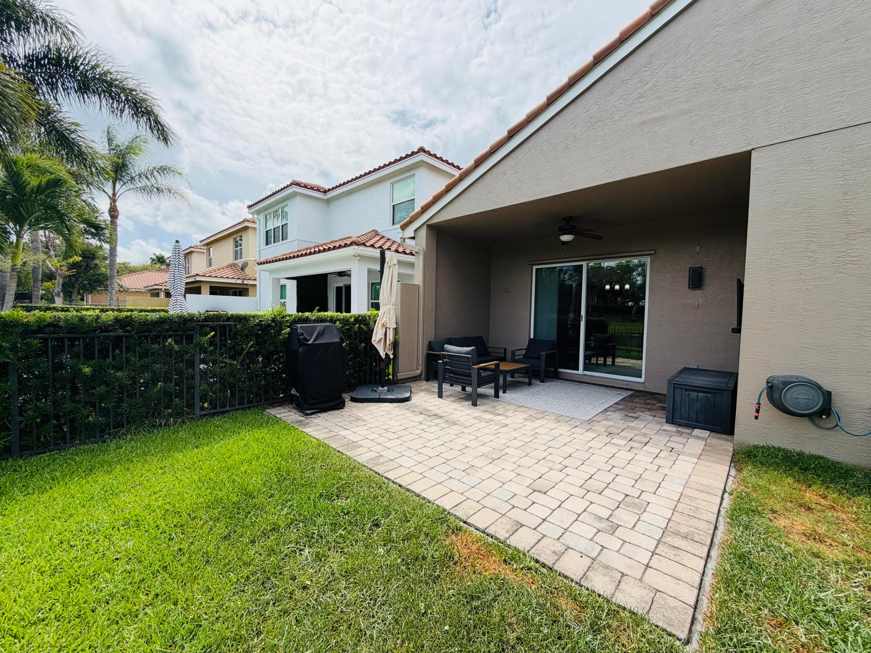 8469 Calabria Lakes Drive