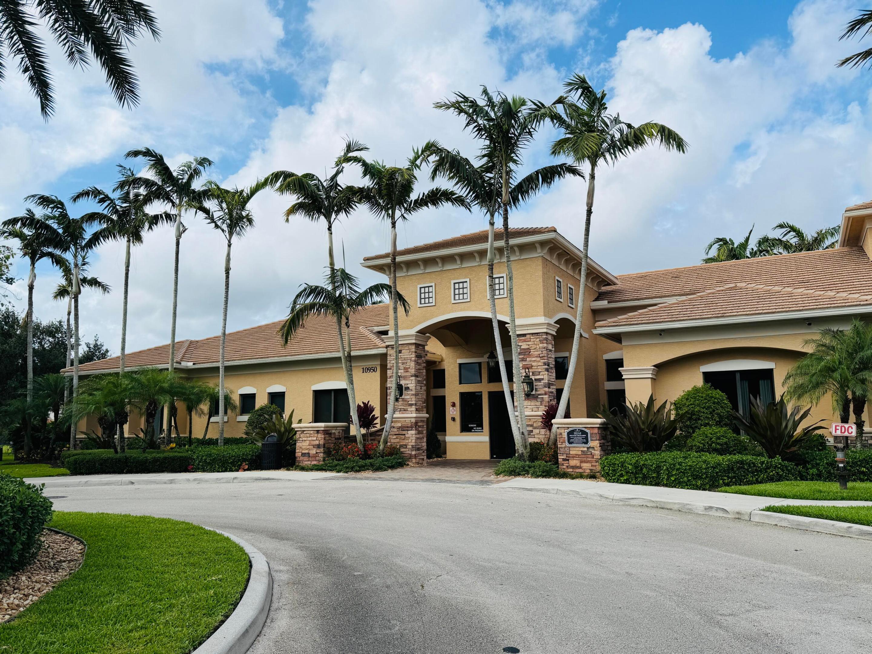 8469 Calabria Lakes Drive