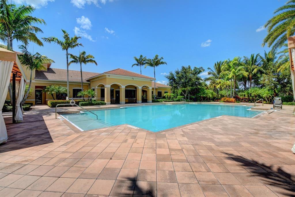 8469 Calabria Lakes Drive