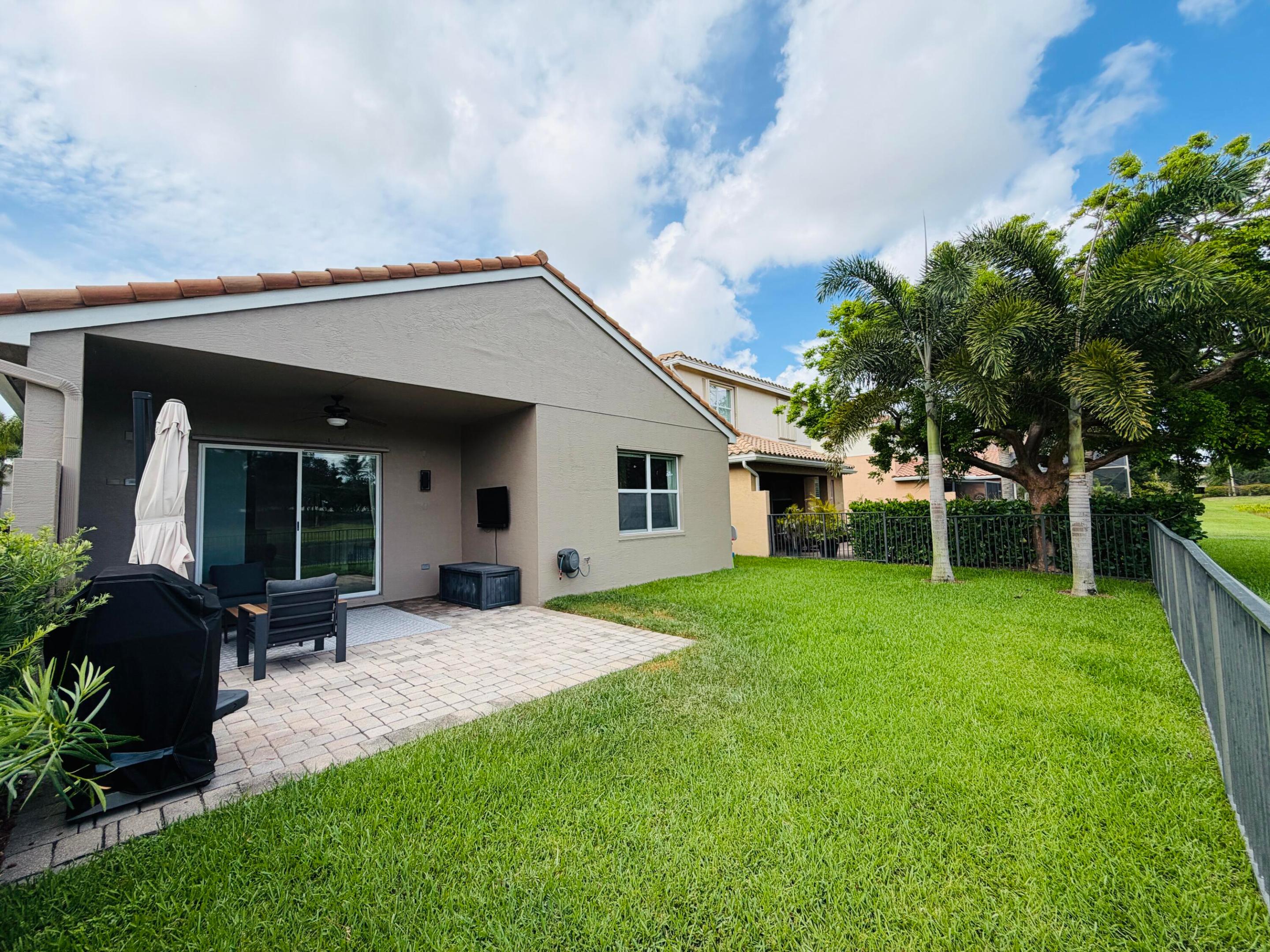 8469 Calabria Lakes Drive