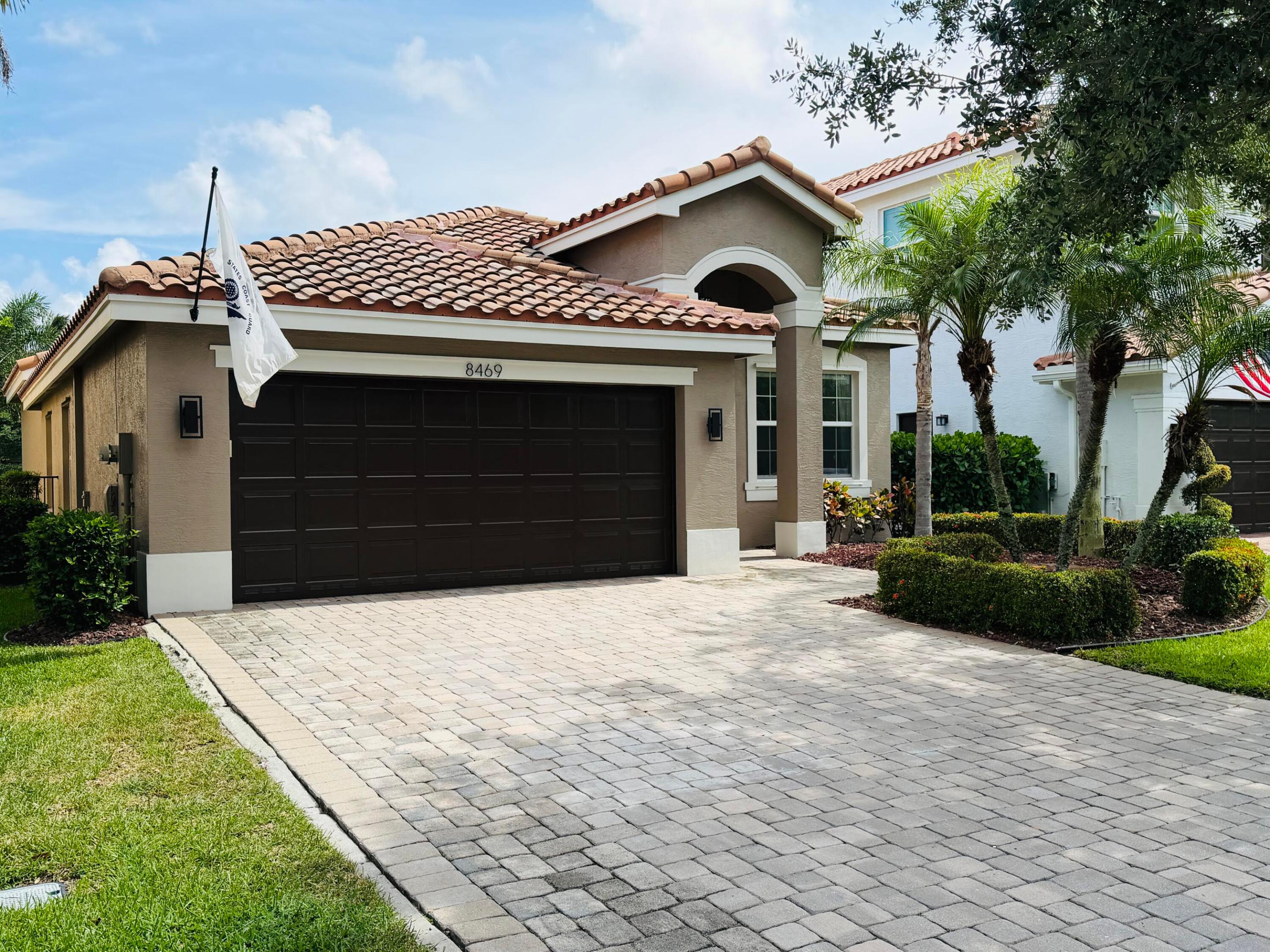 8469 Calabria Lakes Drive
