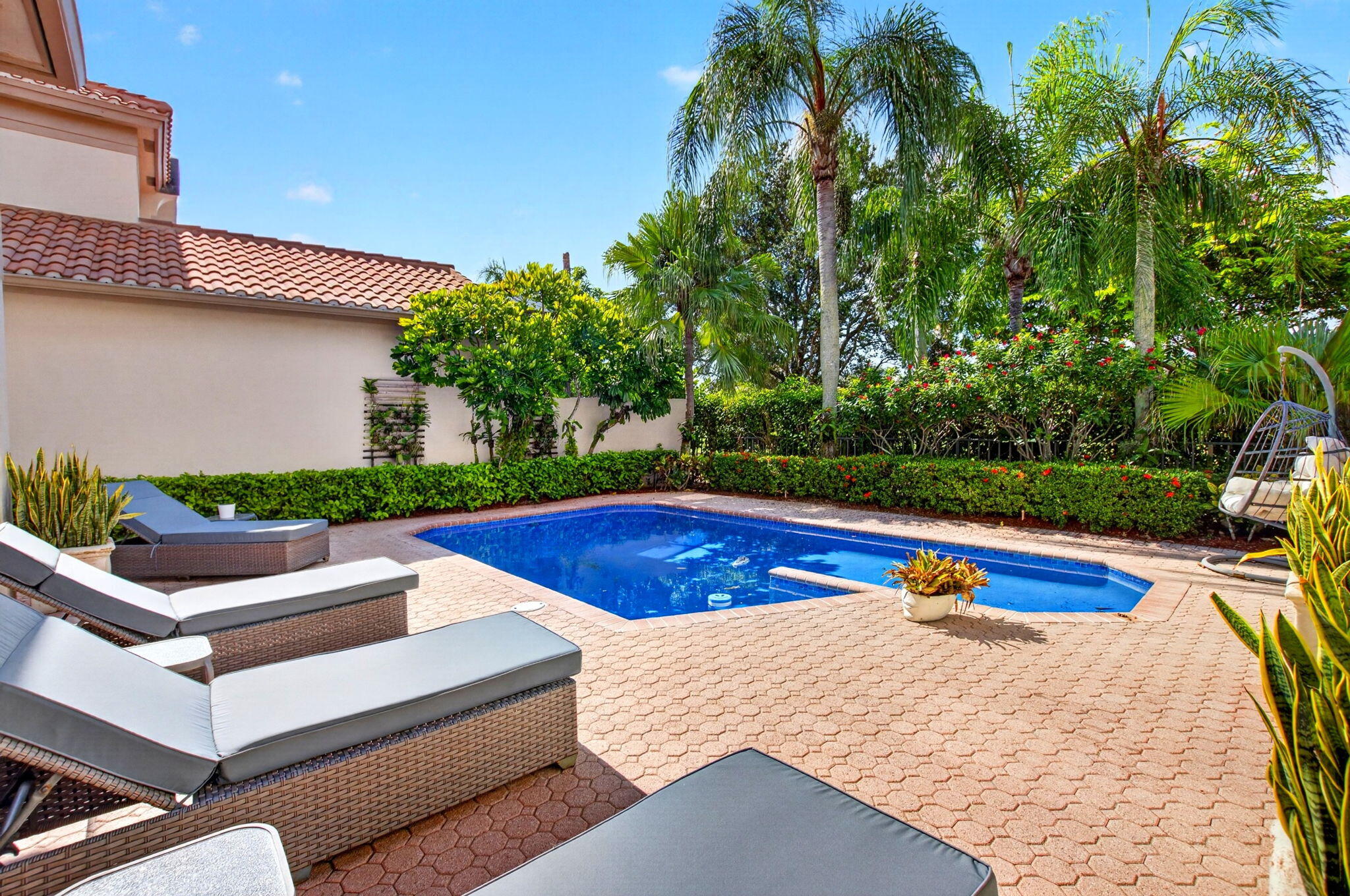 2350 NW 53RD Street