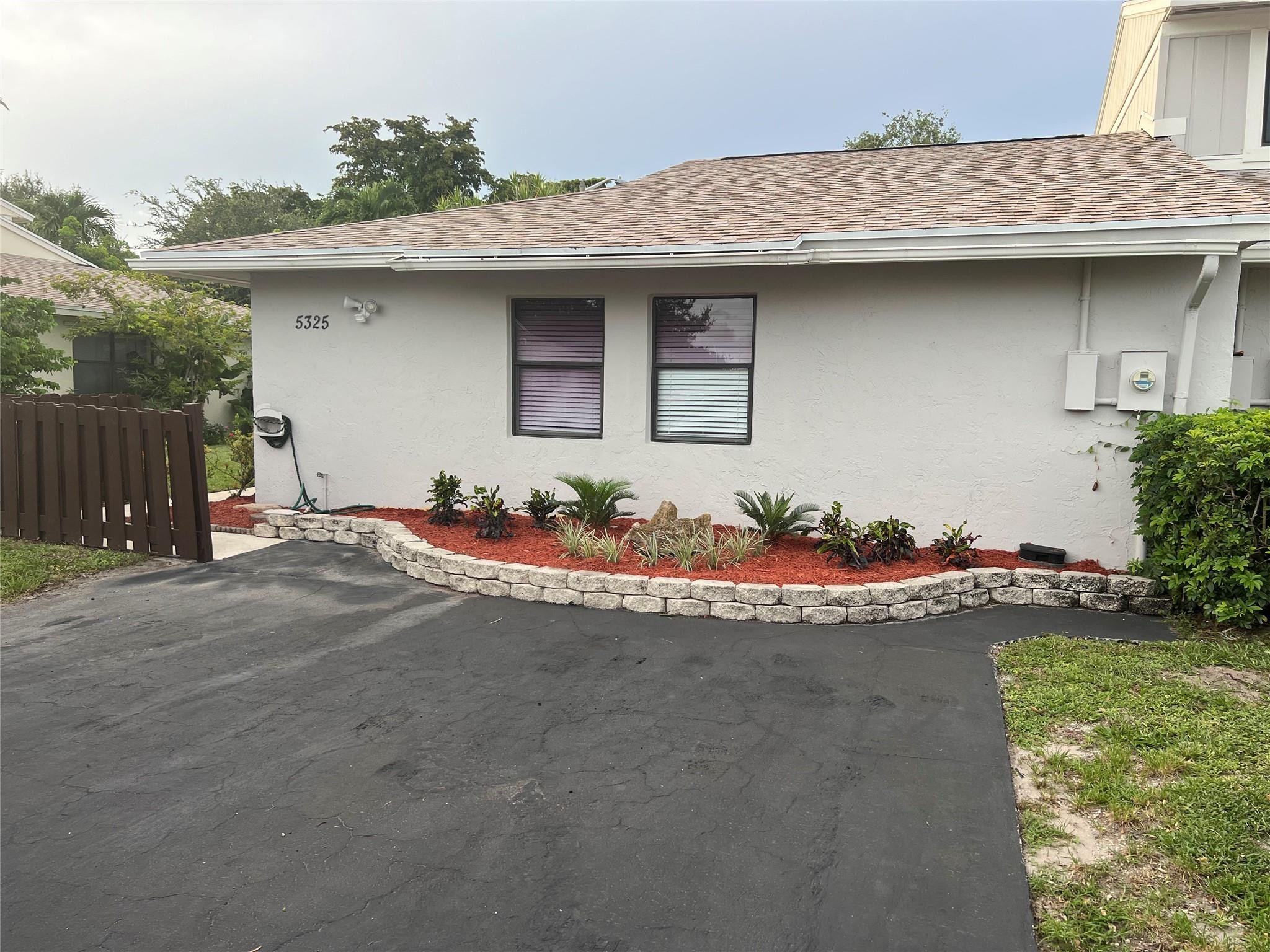5325 Jog Ln
