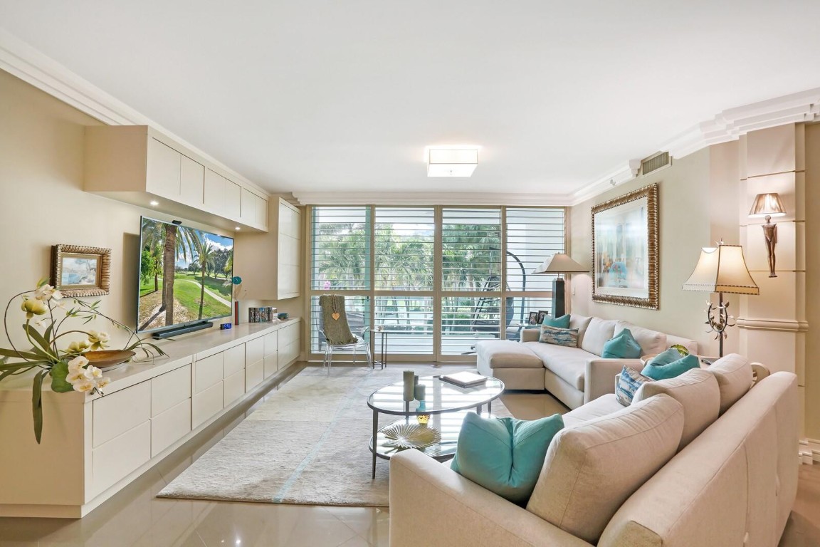 550 SE Mizner Blvd B209