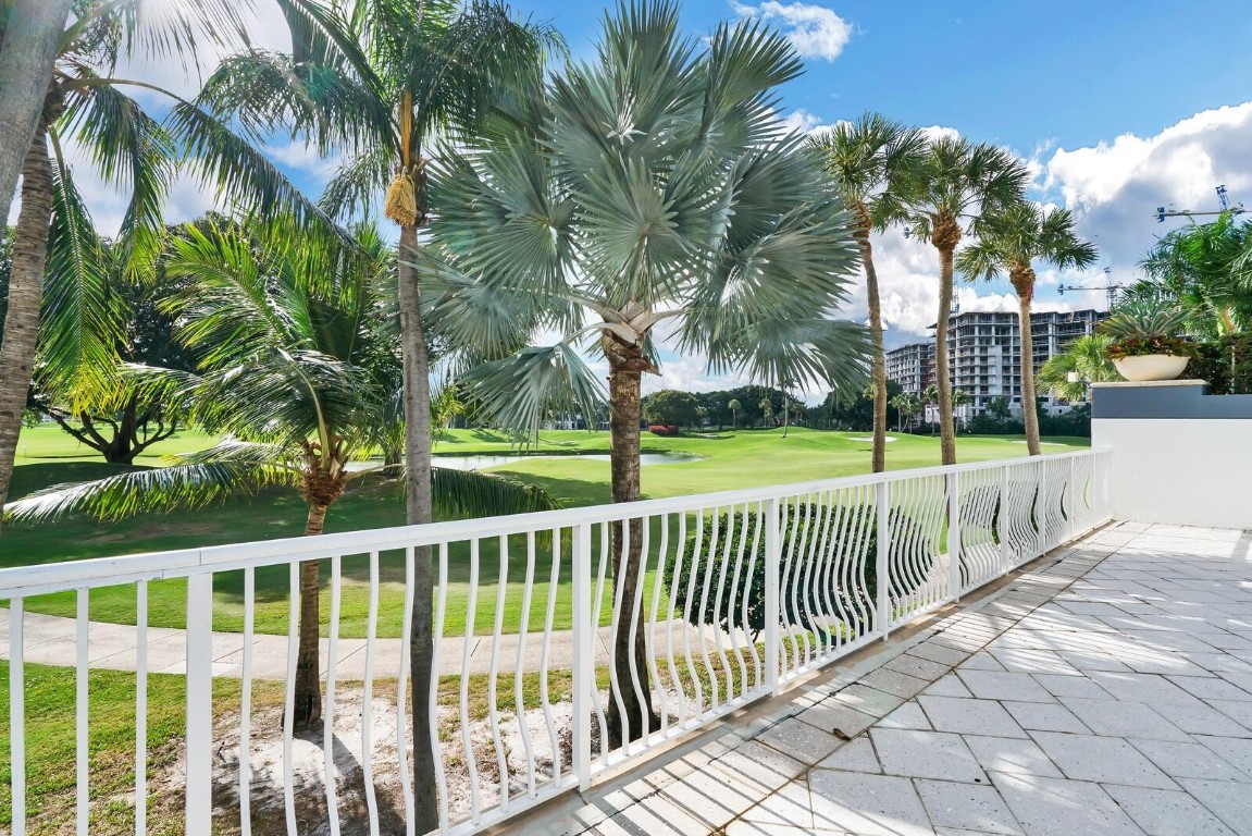 550 SE Mizner Blvd B209