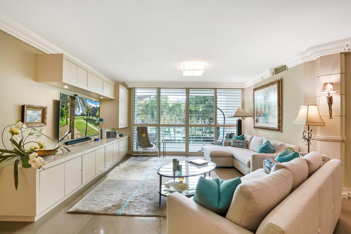 550 SE Mizner Blvd B209