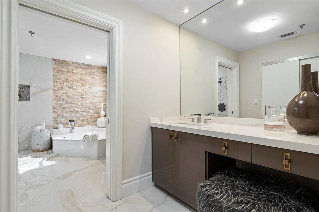7580 Regency Lake Drive 801