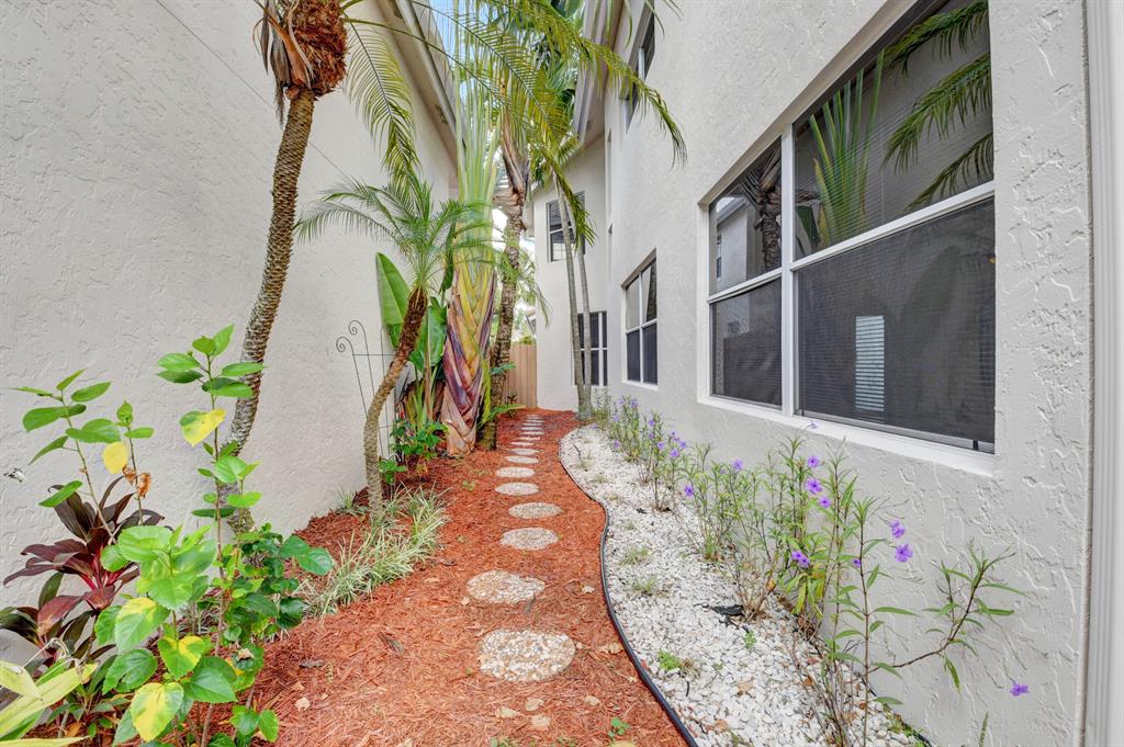 6696 NW 25th Terrace